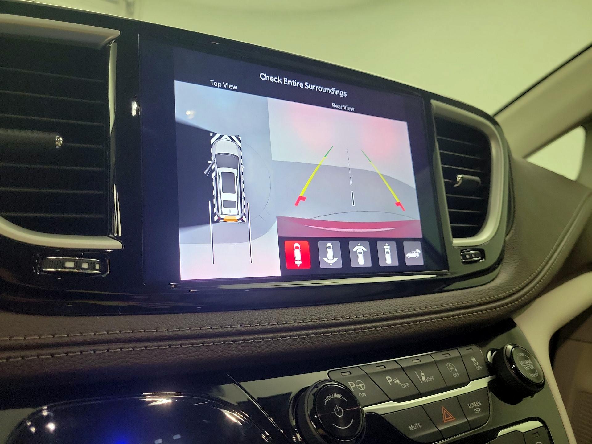 Thumbnail: 2021 Chrysler Pacifica - 15