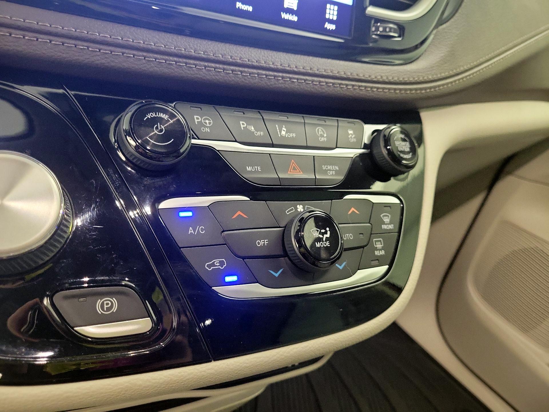 Thumbnail: 2021 Chrysler Pacifica - 17