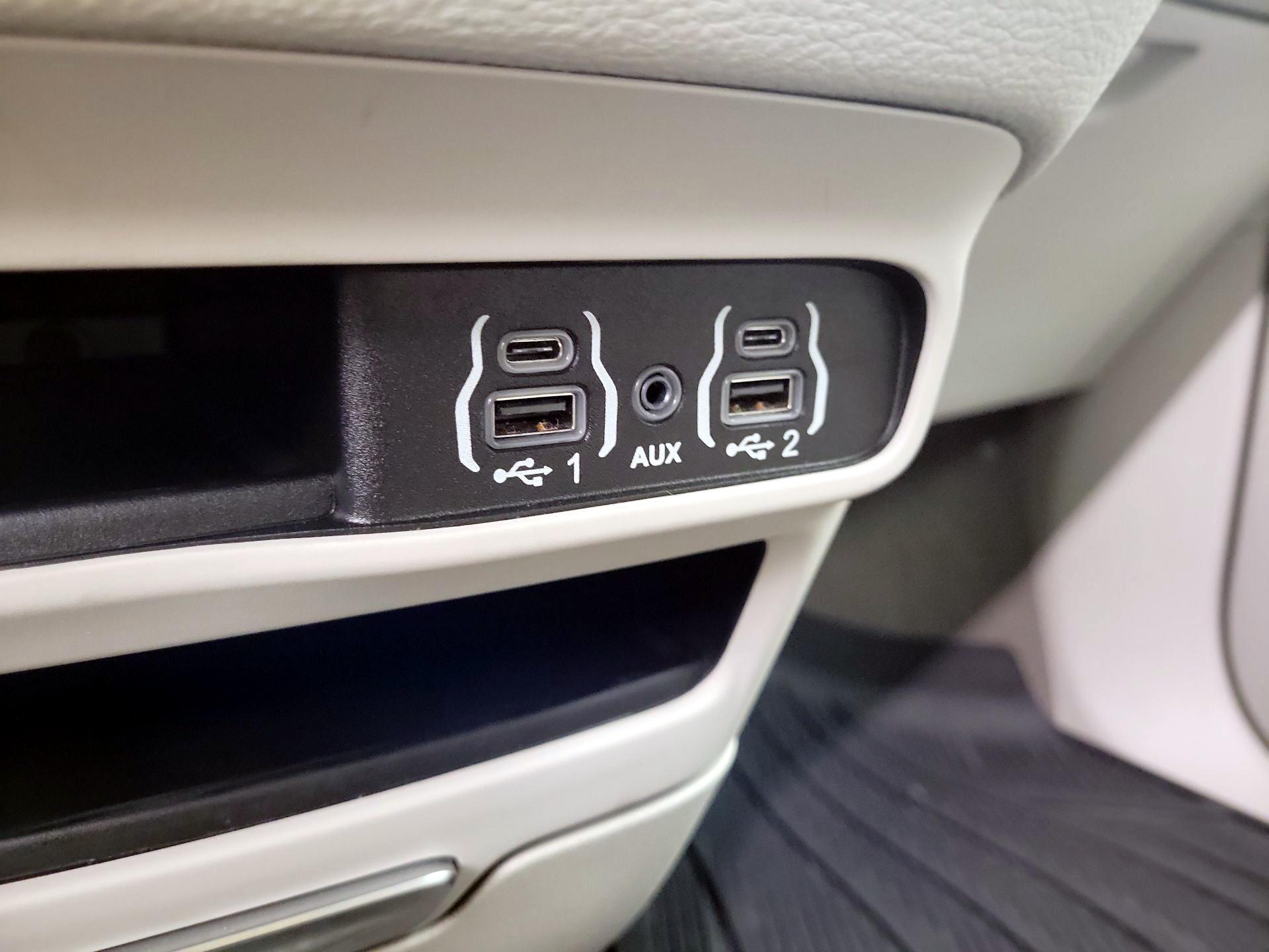 Thumbnail: 2021 Chrysler Pacifica - 19