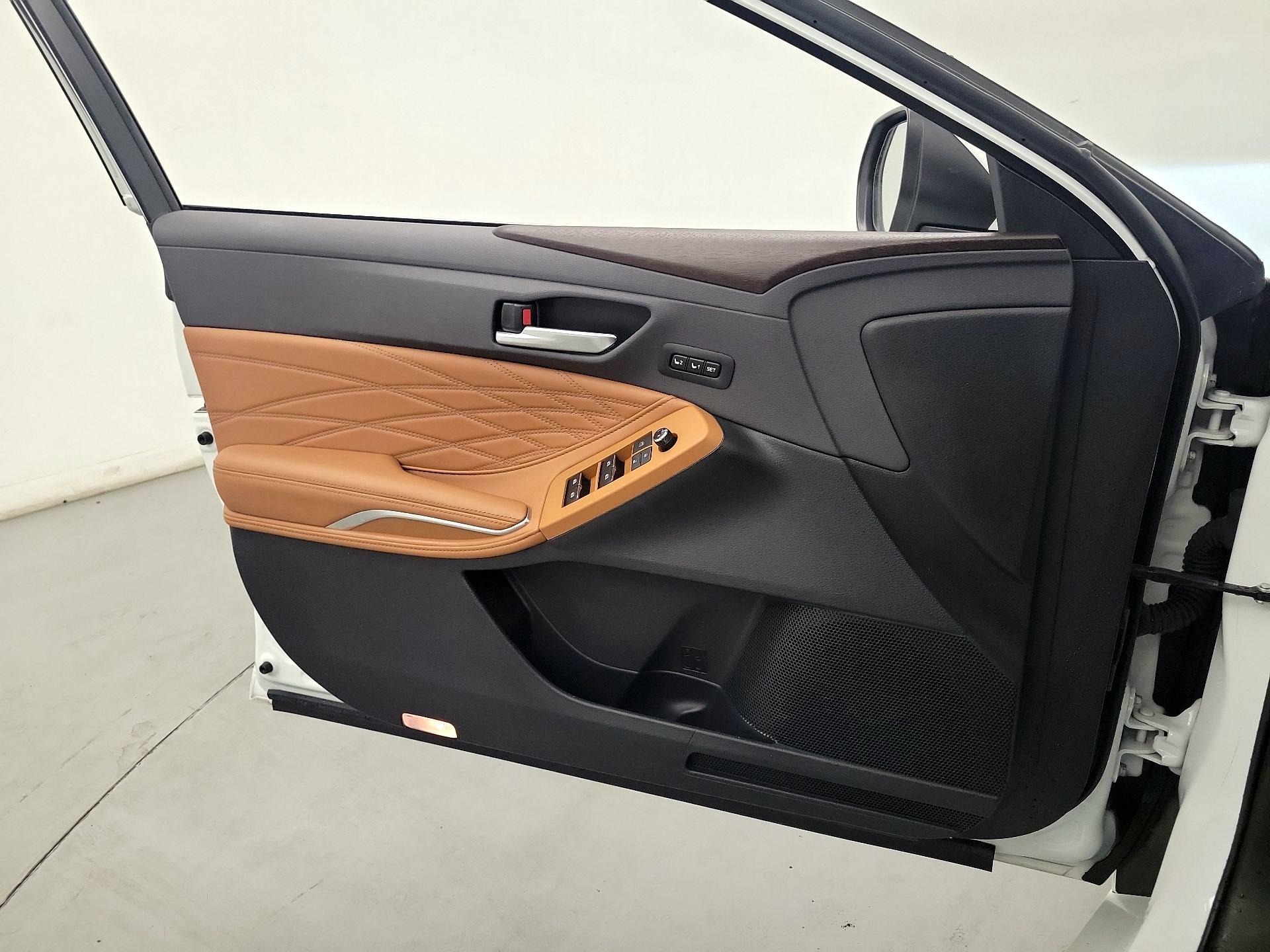 Thumbnail: 2019 Toyota Avalon - 10