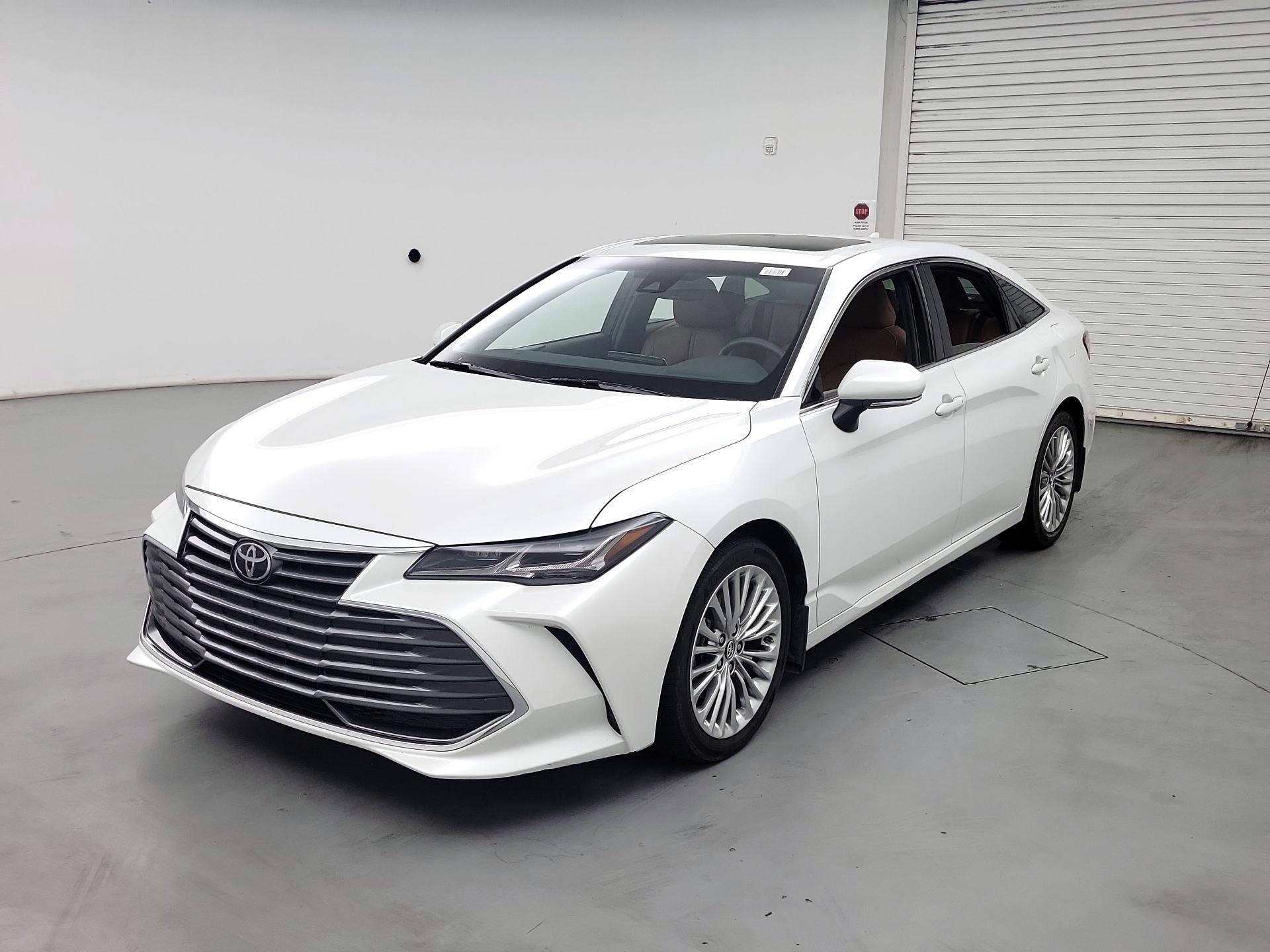 Thumbnail: 2019 Toyota Avalon - 3