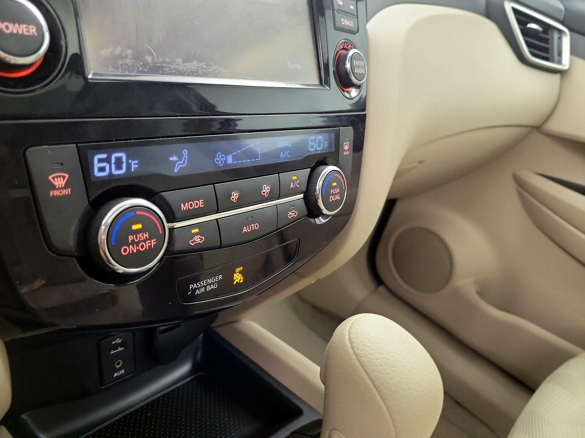 Thumbnail: 2015 Nissan Rogue - 16