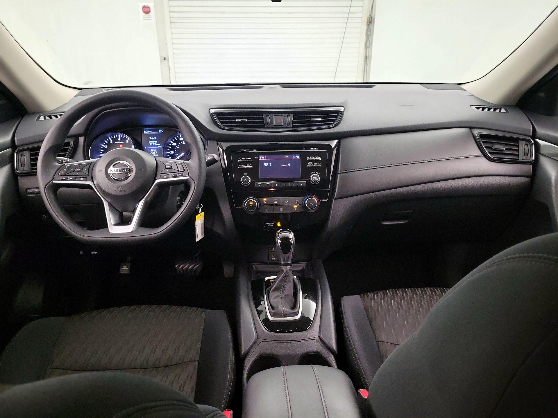 Thumbnail: 2017 Nissan Rogue - 9