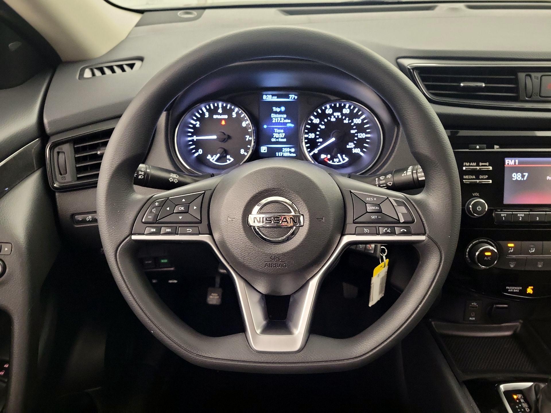 Thumbnail: 2017 Nissan Rogue - 10