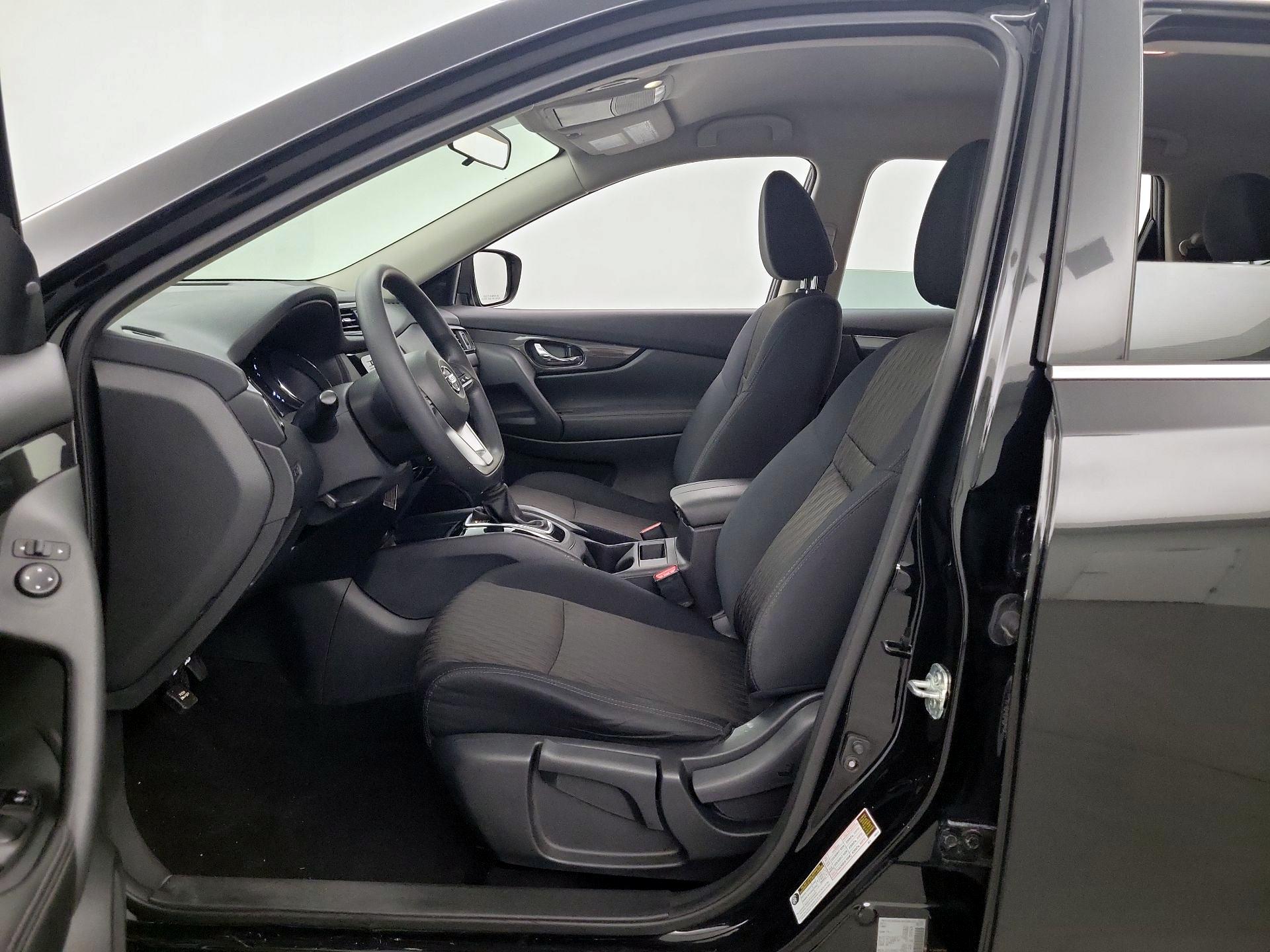 Thumbnail: 2017 Nissan Rogue - 11