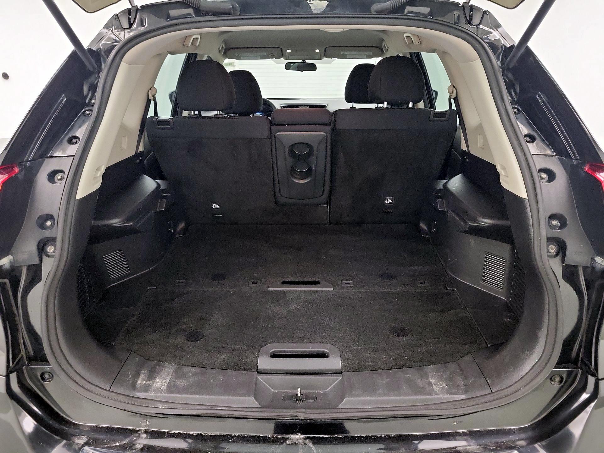 Thumbnail: 2017 Nissan Rogue - 20