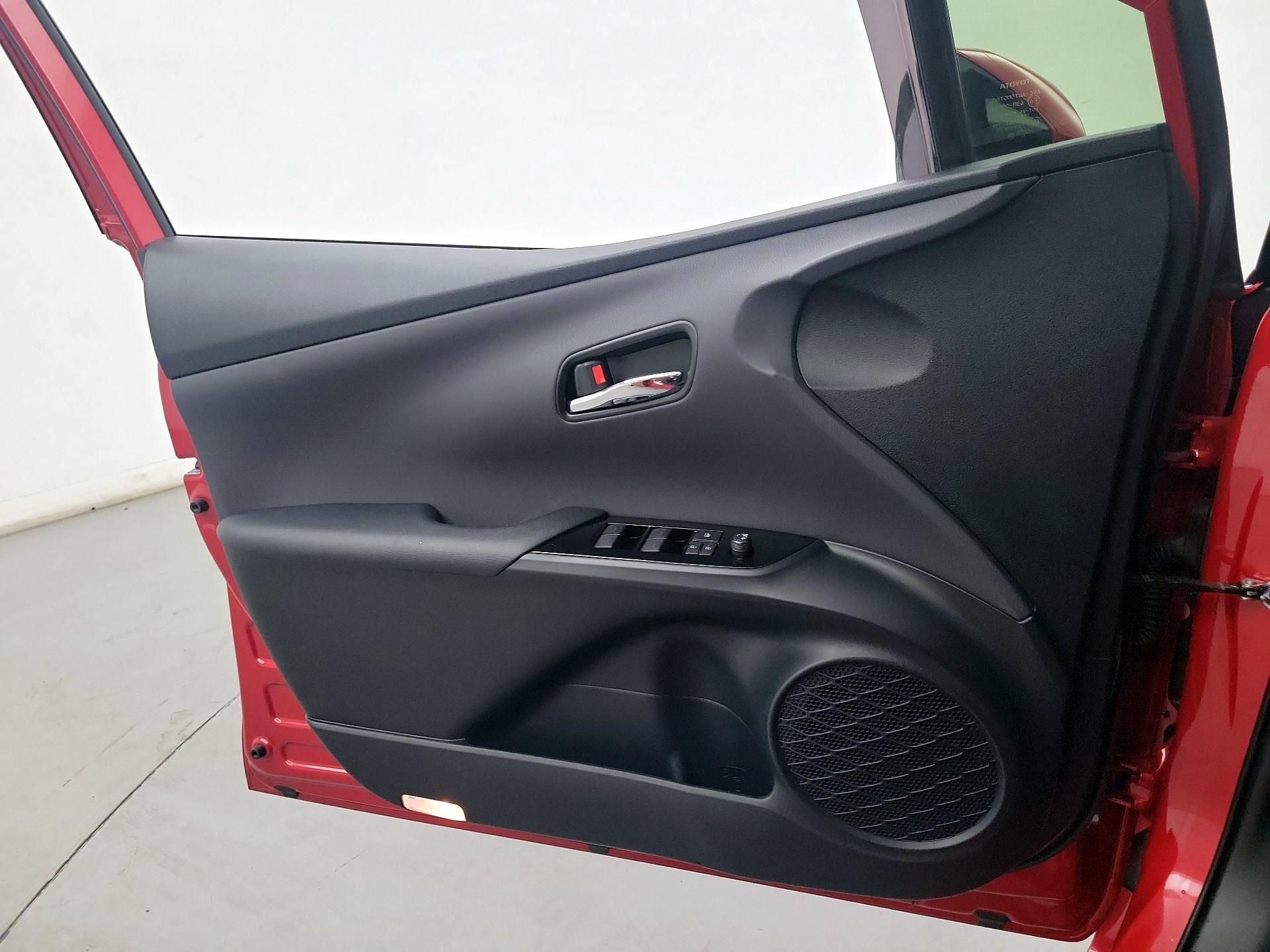 Thumbnail: 2020 Toyota Prius - 10
