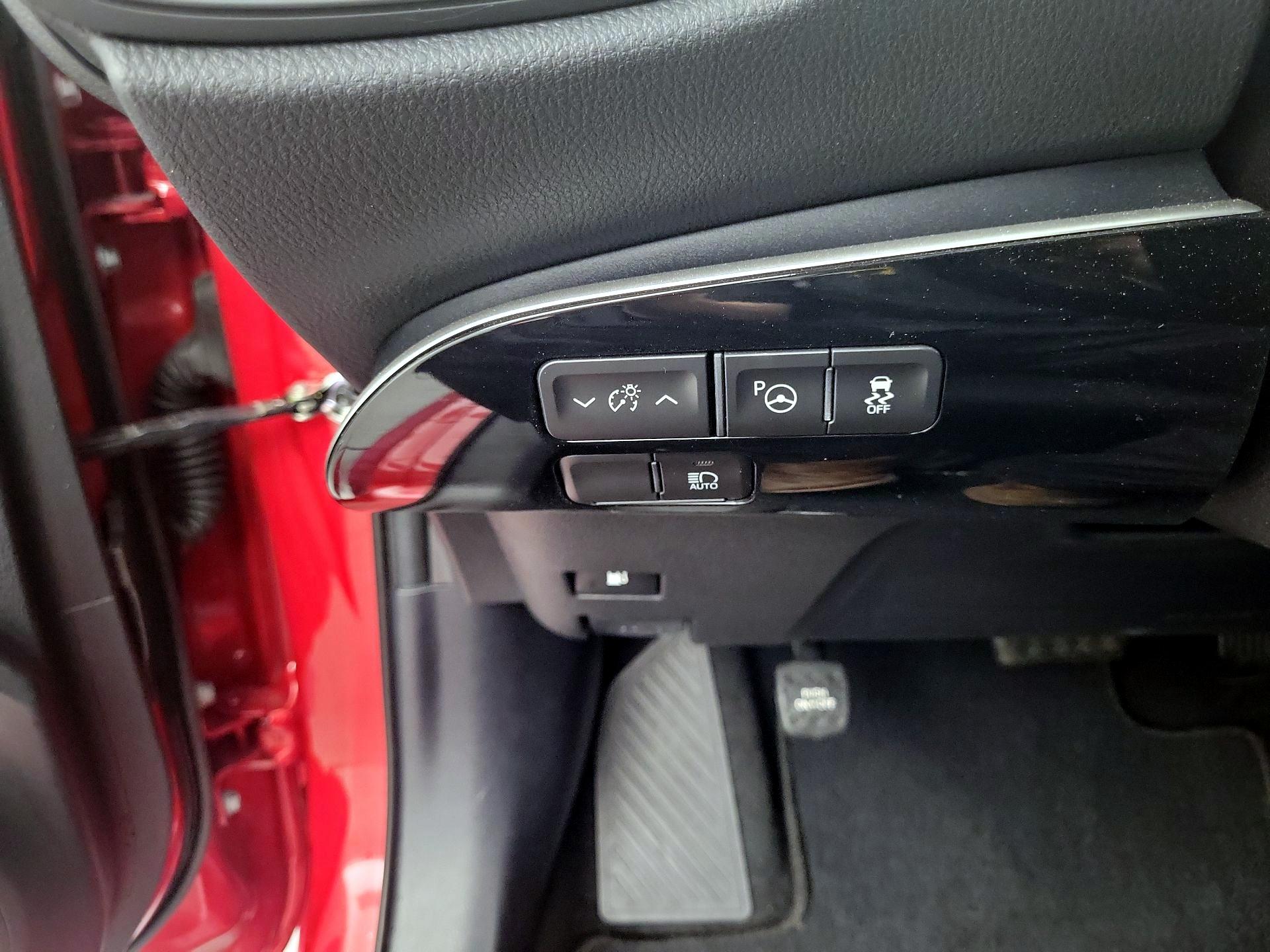Thumbnail: 2020 Toyota Prius - 11