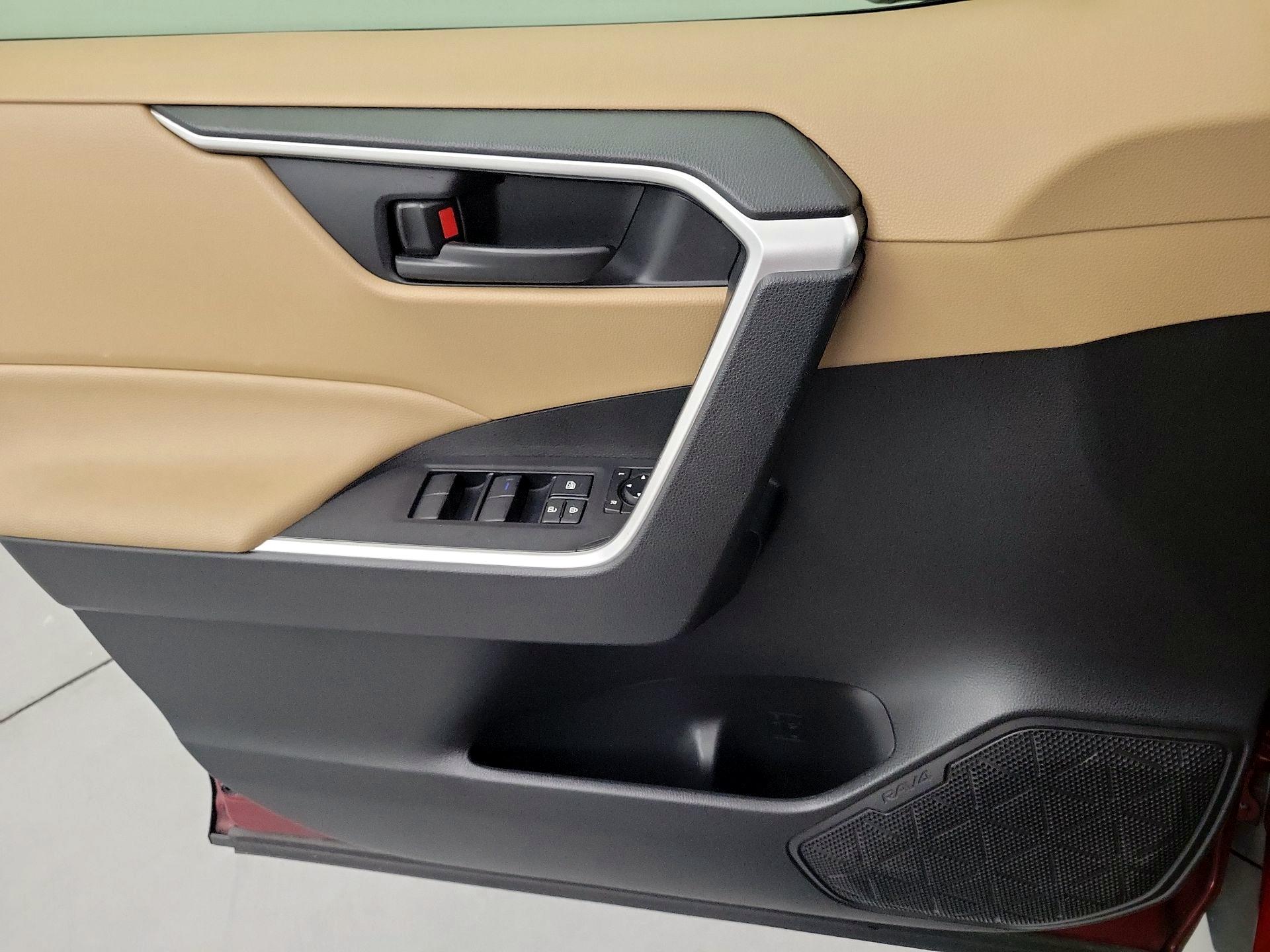 Thumbnail: 2021 Toyota RAV4 - 12