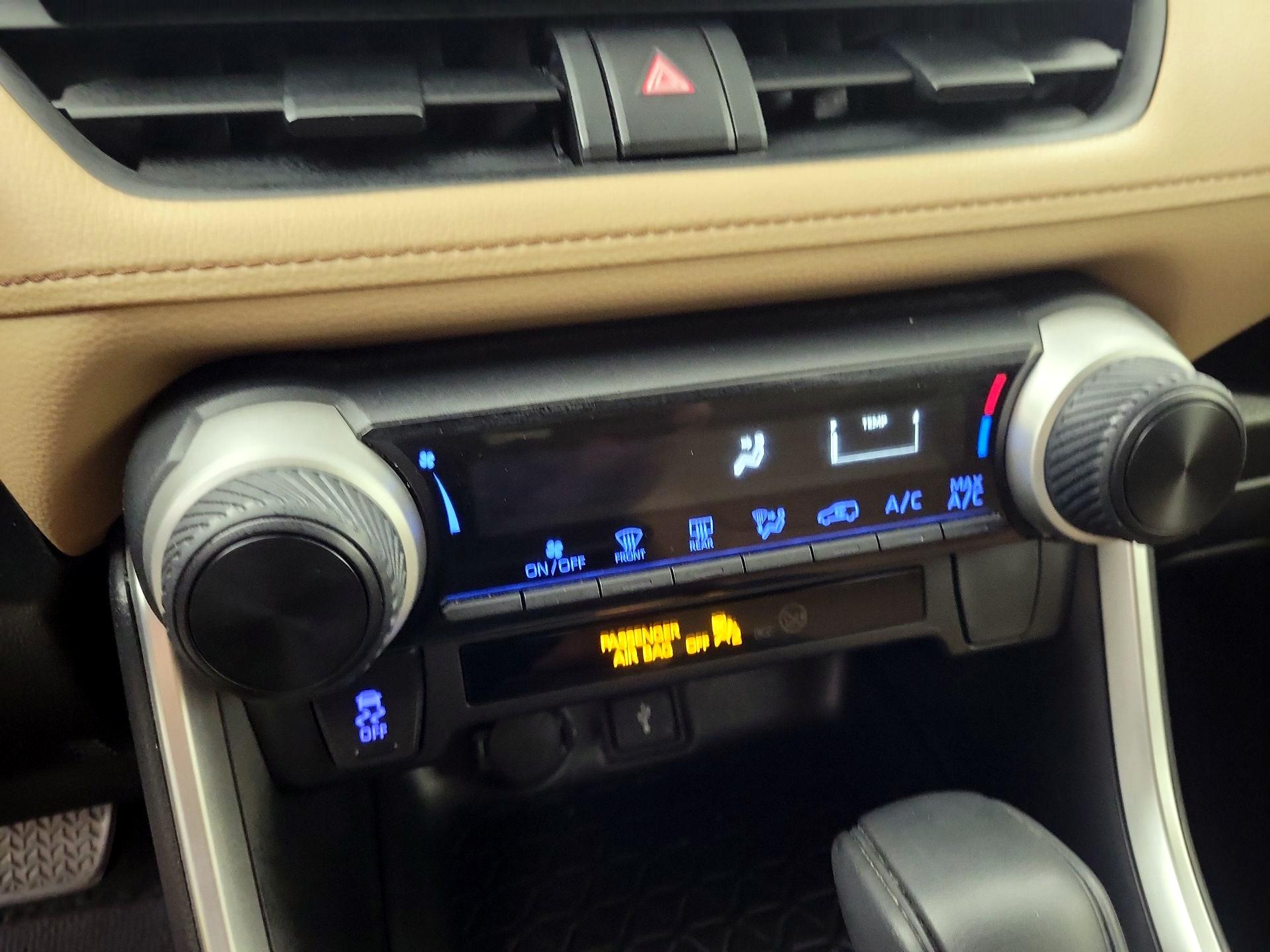 Thumbnail: 2021 Toyota RAV4 - 16
