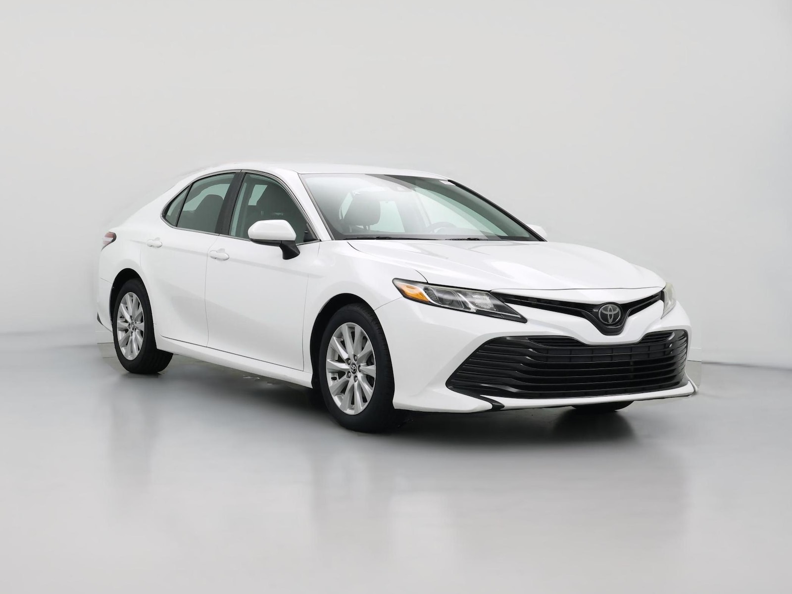 2019 Toyota Camry LE - Photo 1