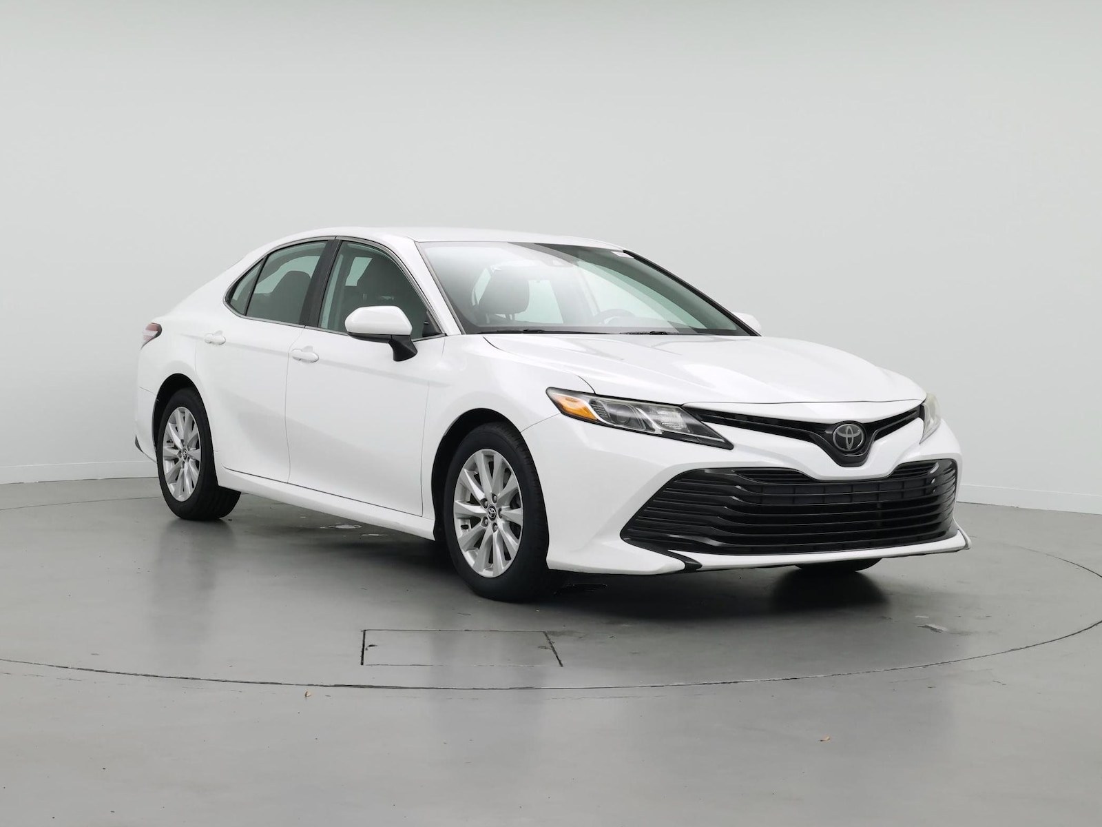 2019 Toyota Camry LE - Photo 2