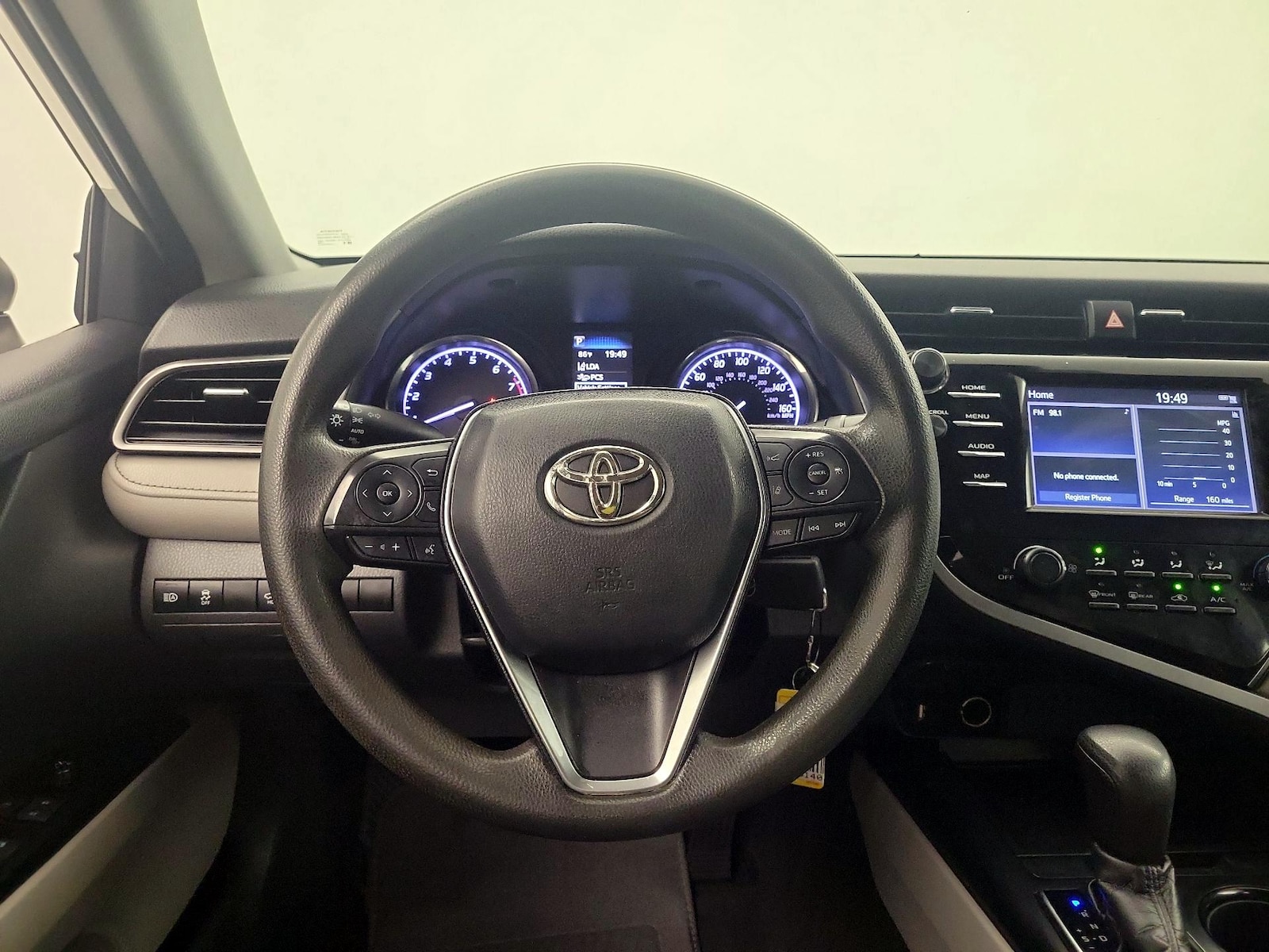 2019 Toyota Camry LE - Photo 11