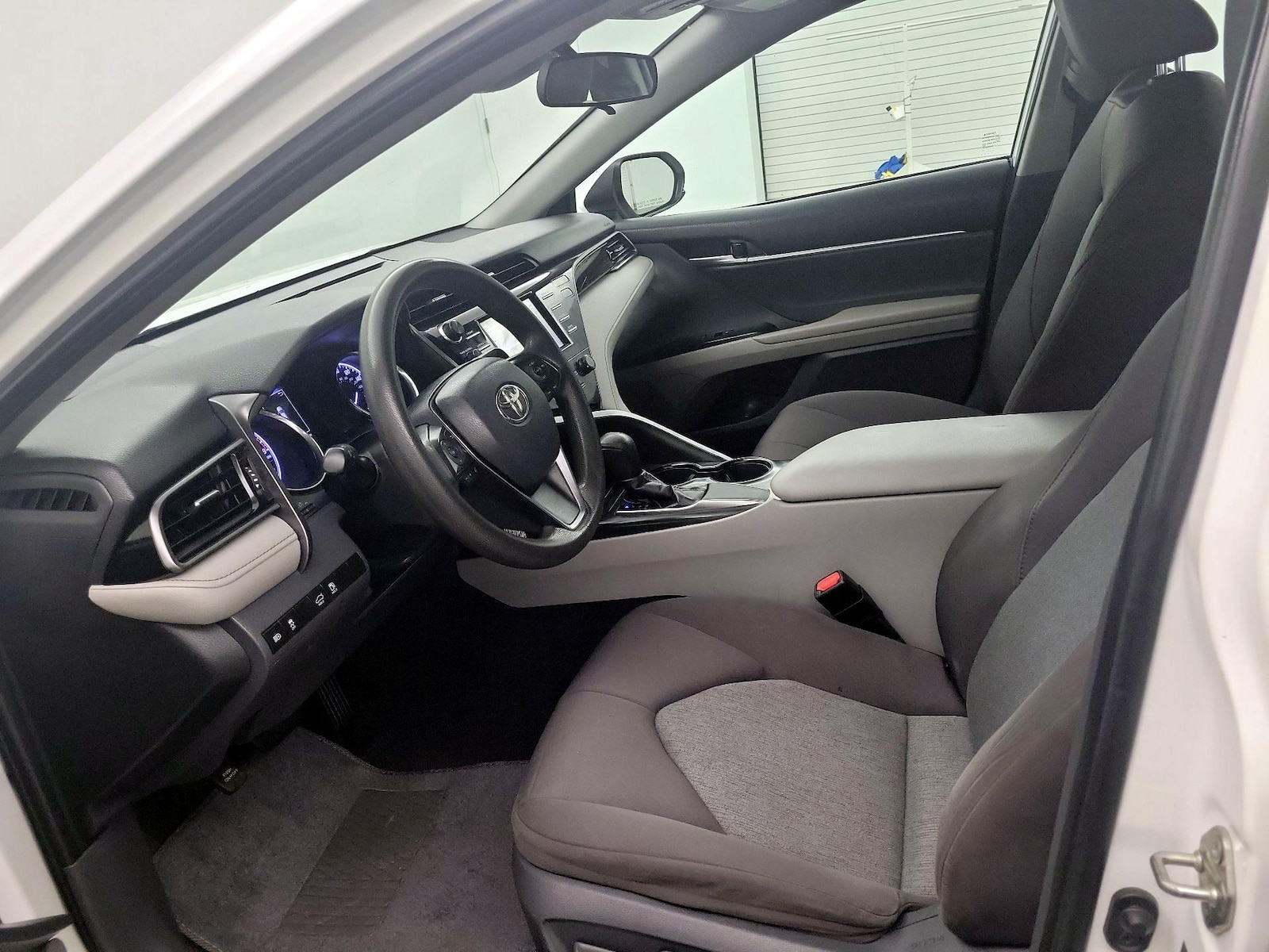 2019 Toyota Camry LE - Photo 12