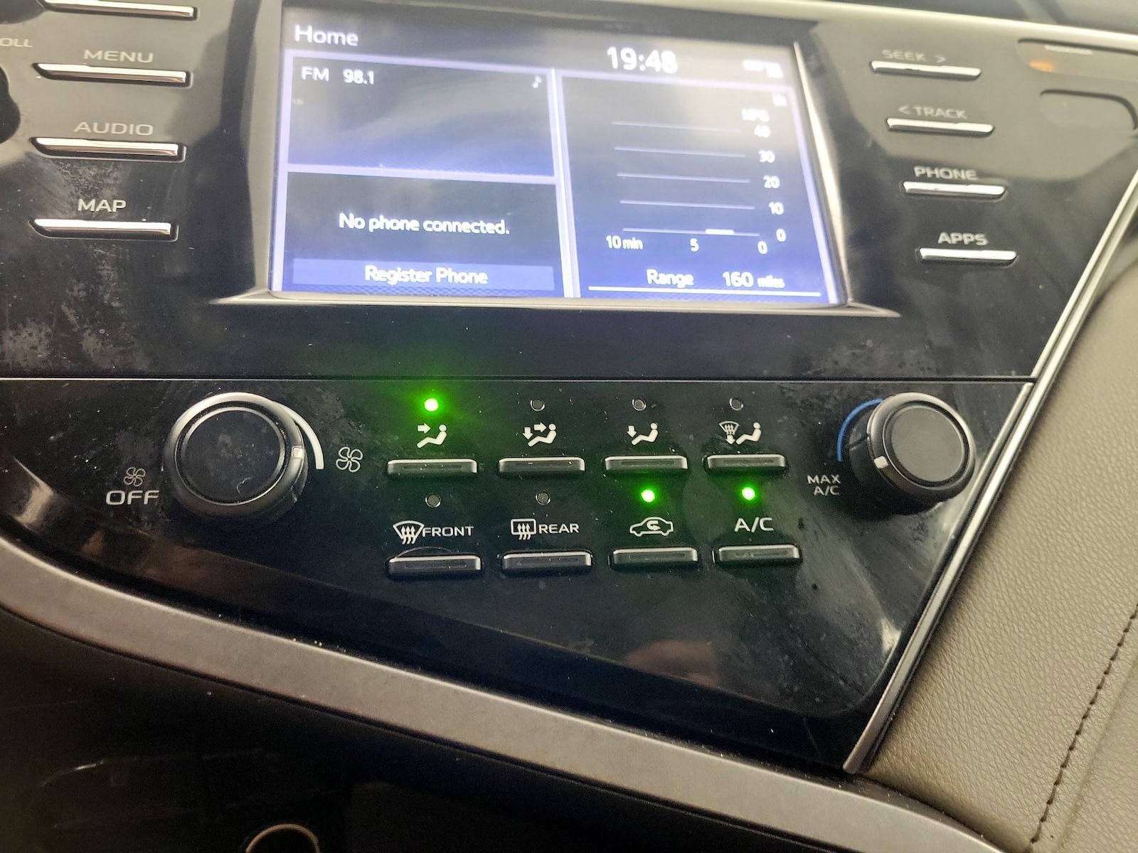 2019 Toyota Camry LE - Photo 17