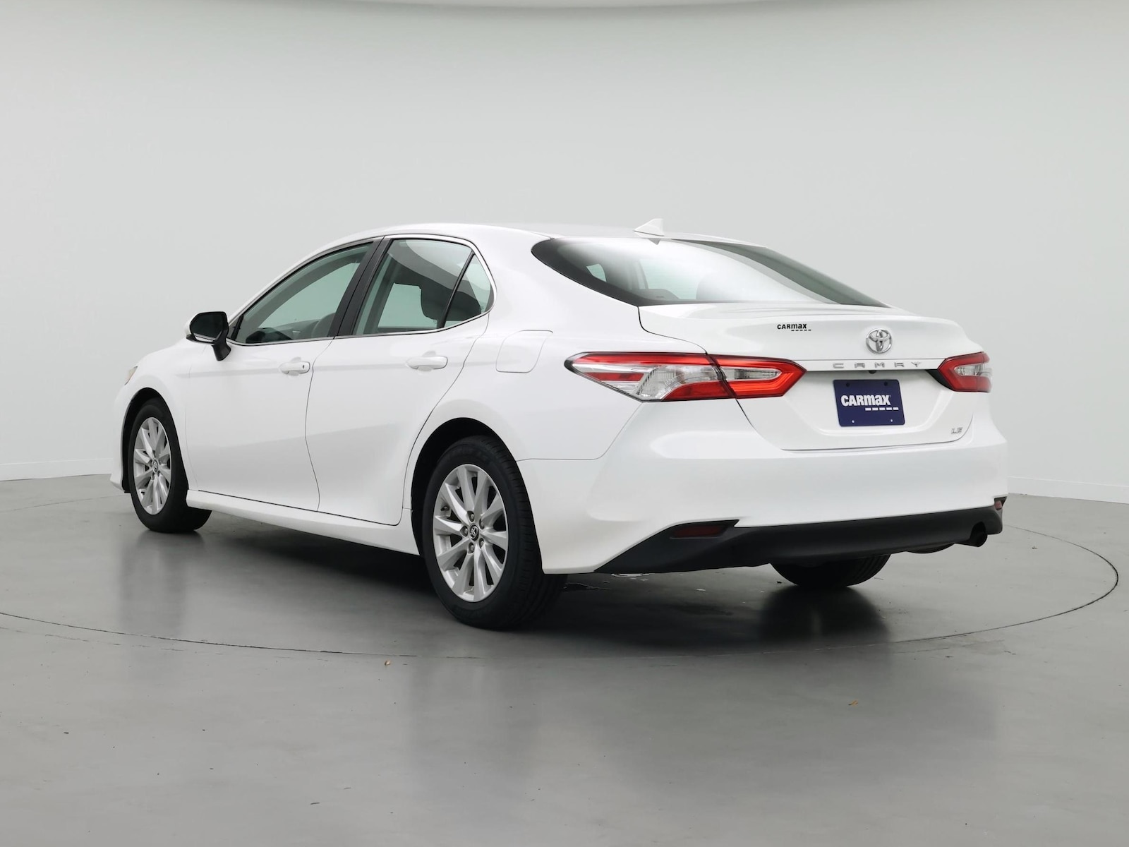 2019 Toyota Camry LE - Photo 3