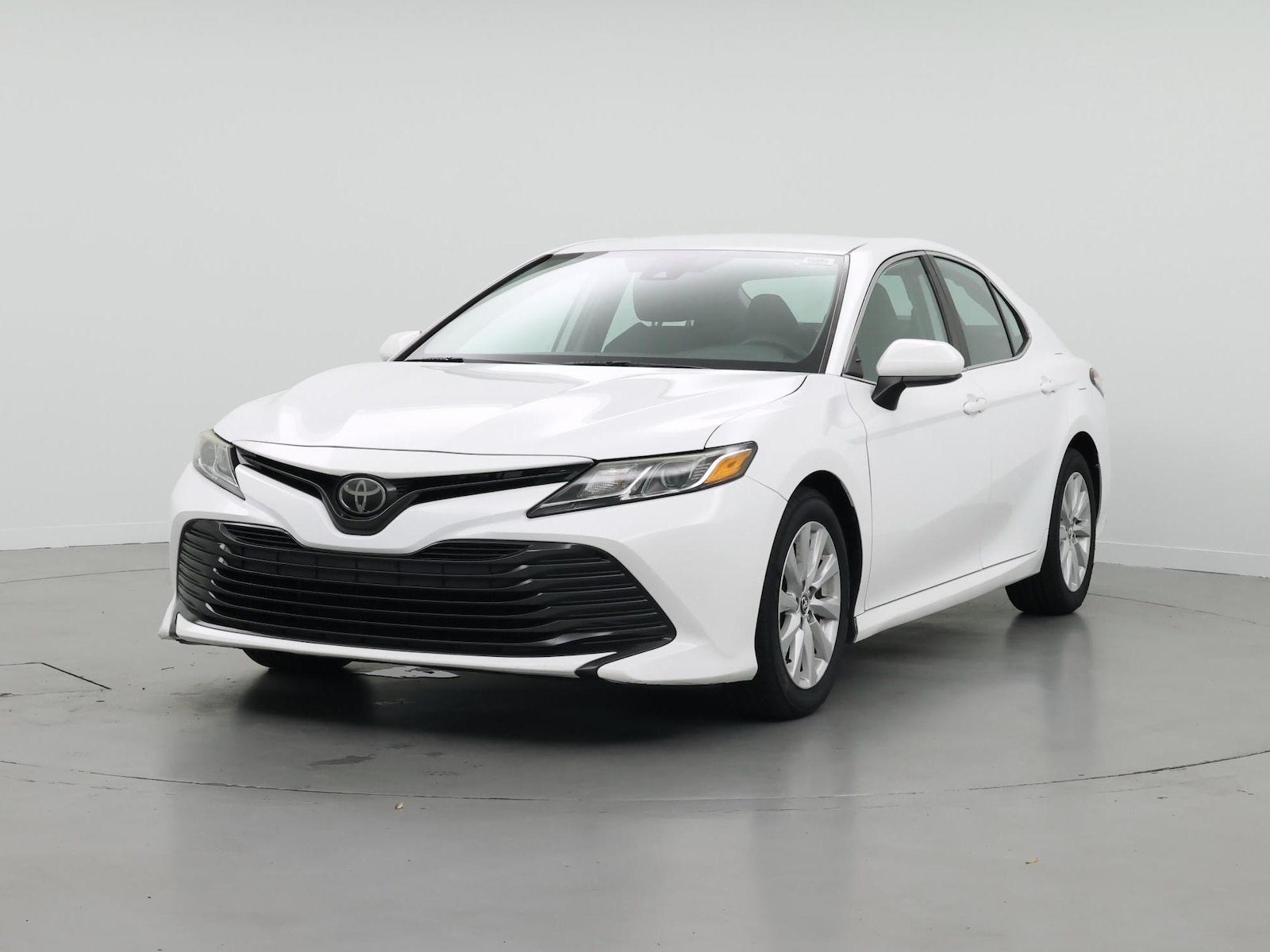 2019 Toyota Camry LE - Photo 5
