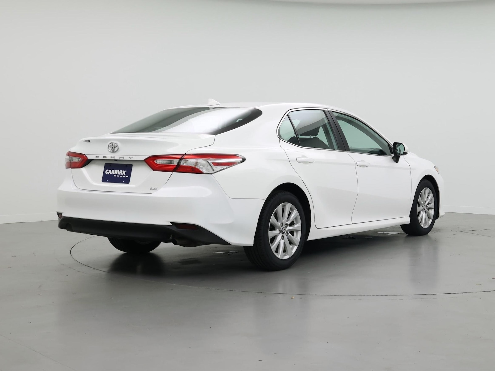 2019 Toyota Camry LE - Photo 9