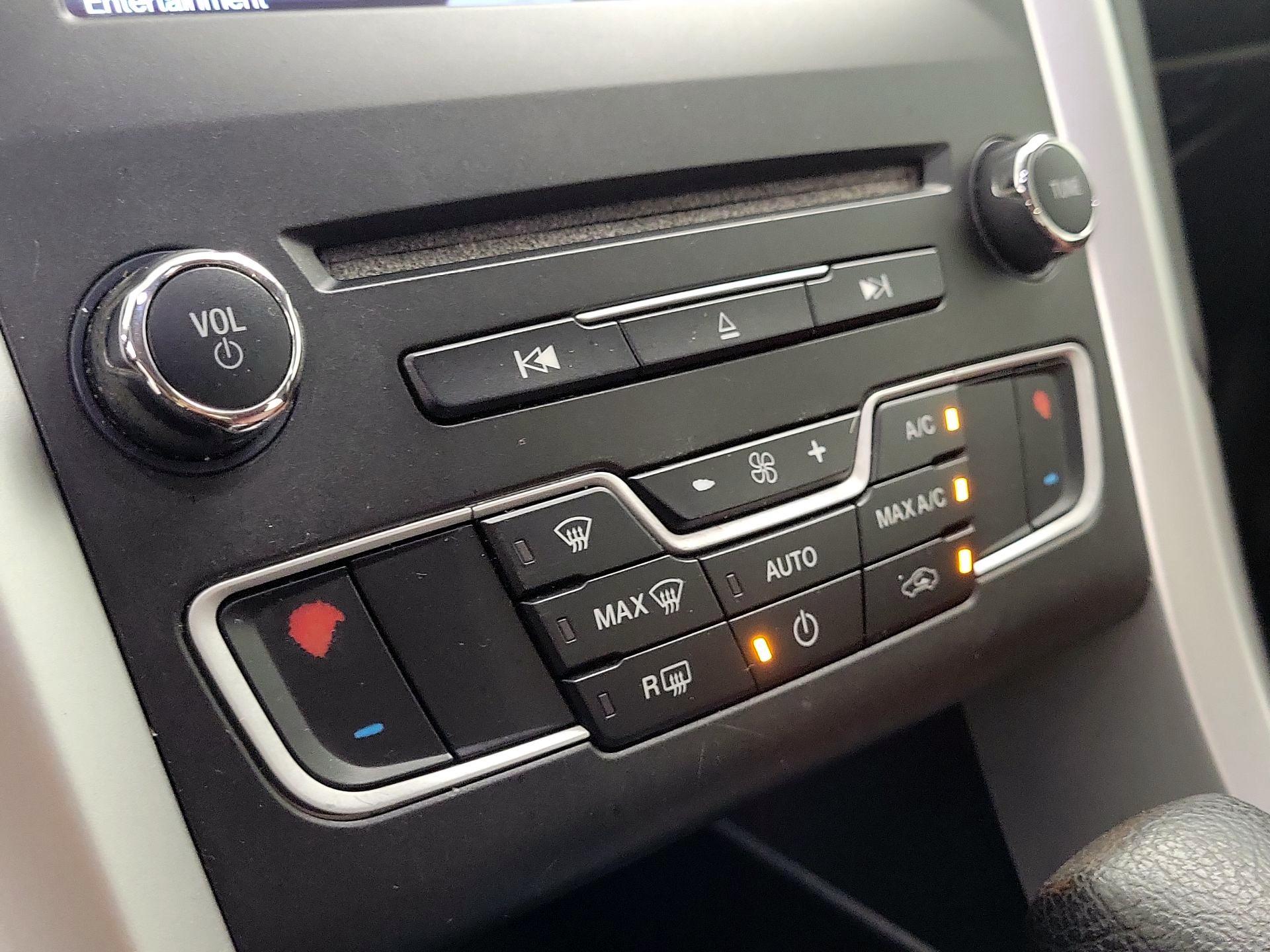 Thumbnail: 2016 Ford Fusion - 16