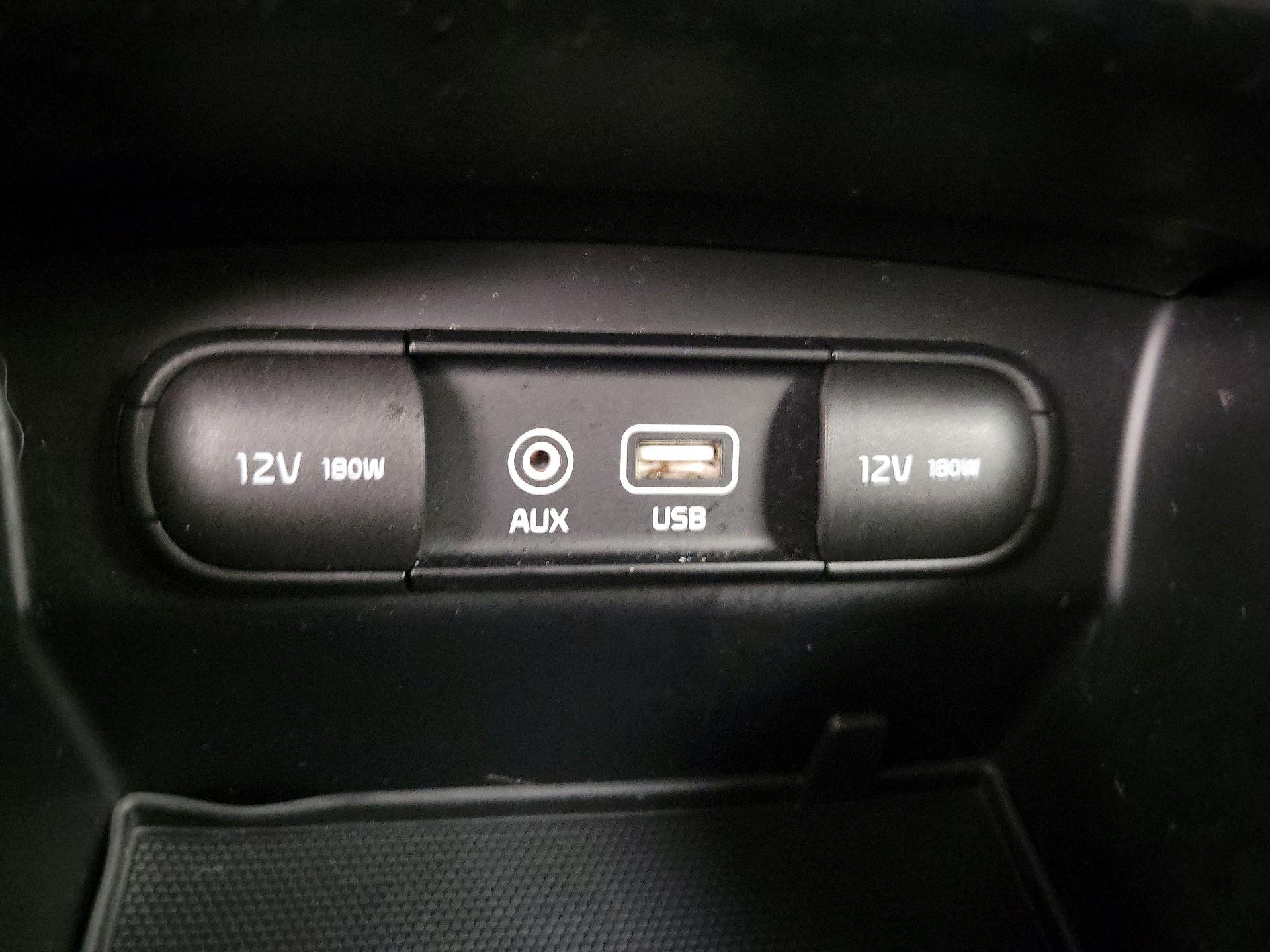 Thumbnail: 2016 Kia Sorento - 18