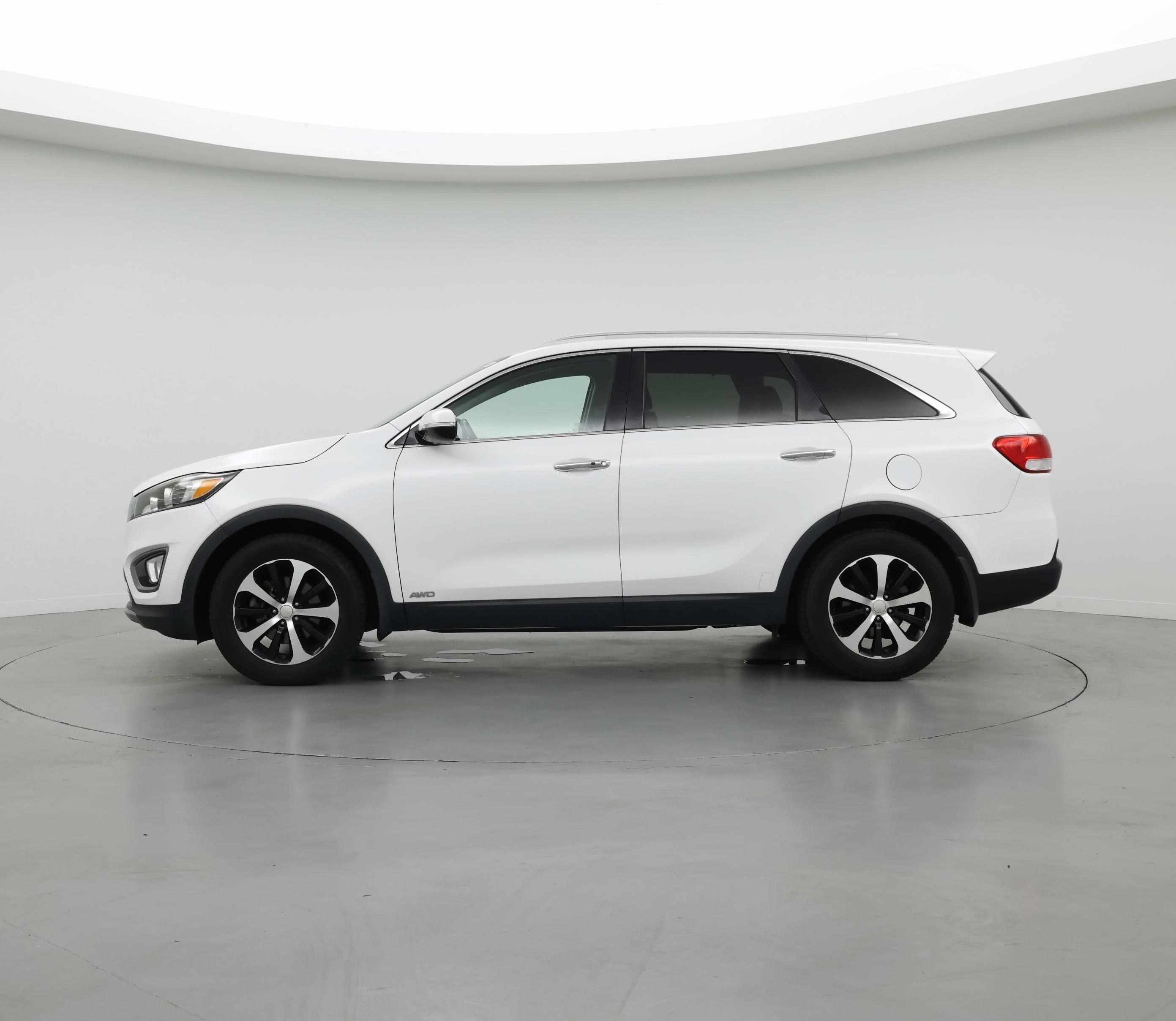 Thumbnail: 2016 Kia Sorento - 3