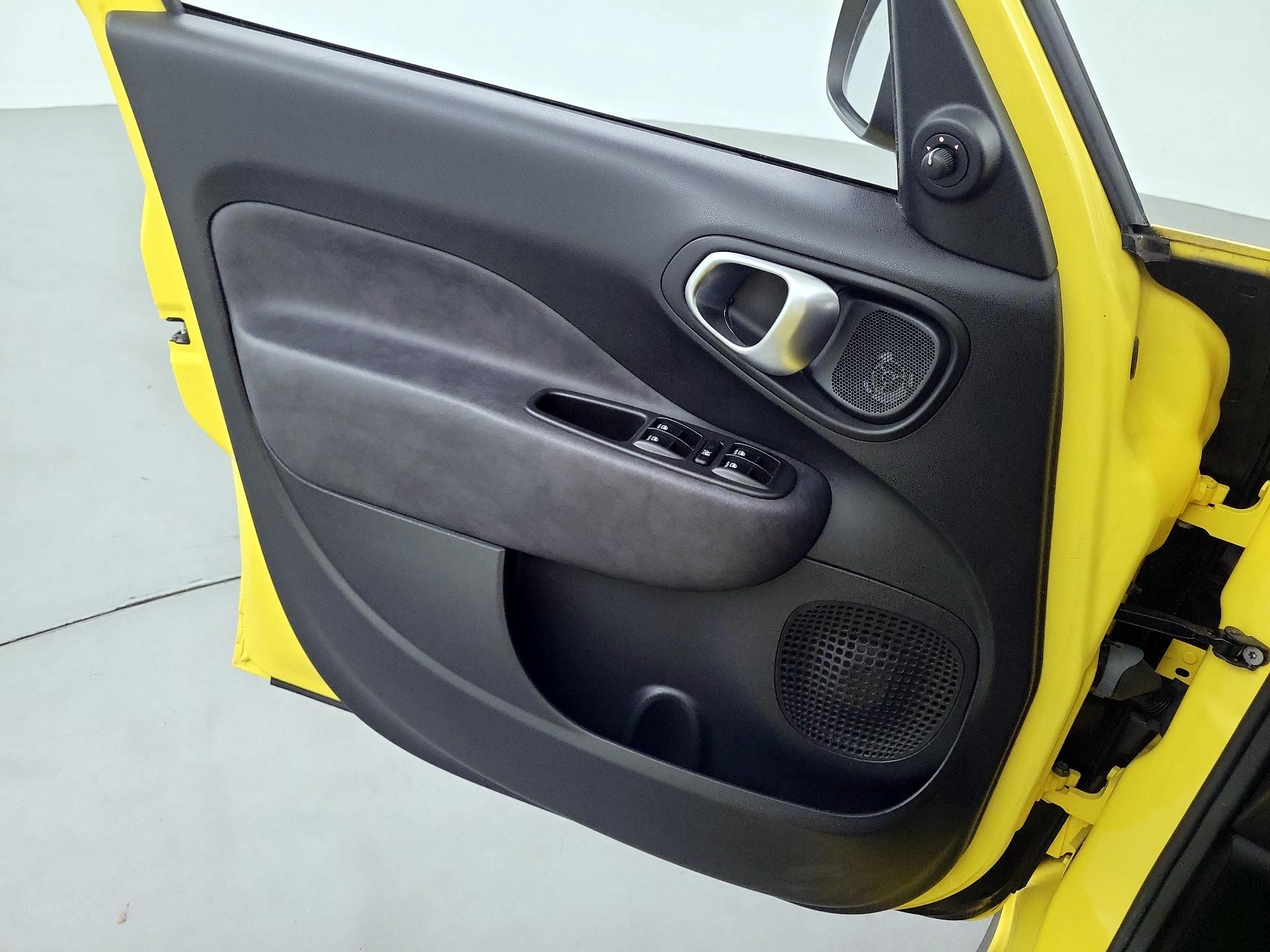 Thumbnail: 2017 Fiat 500L - 12