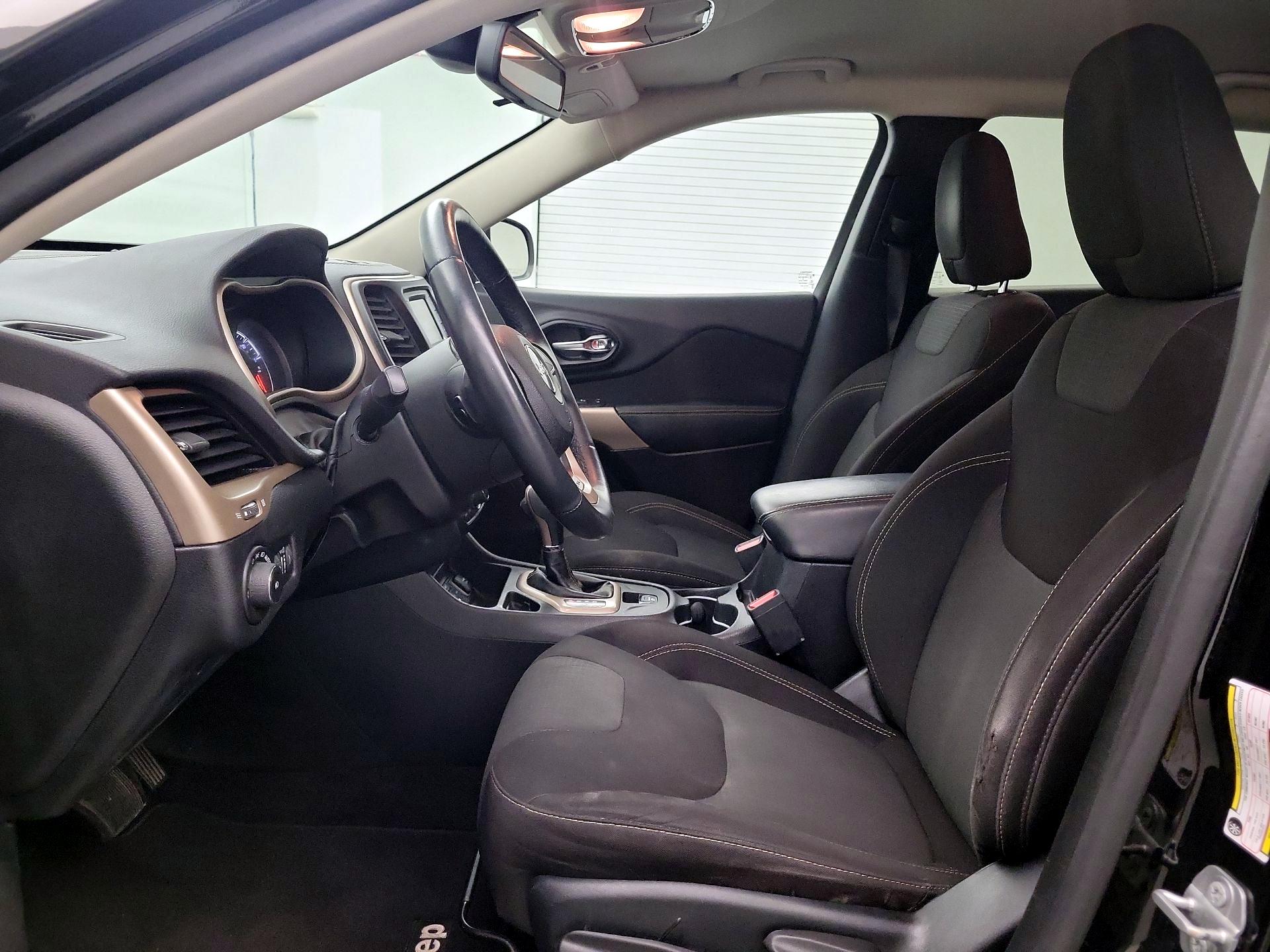 Thumbnail: 2017 Jeep Cherokee - 11
