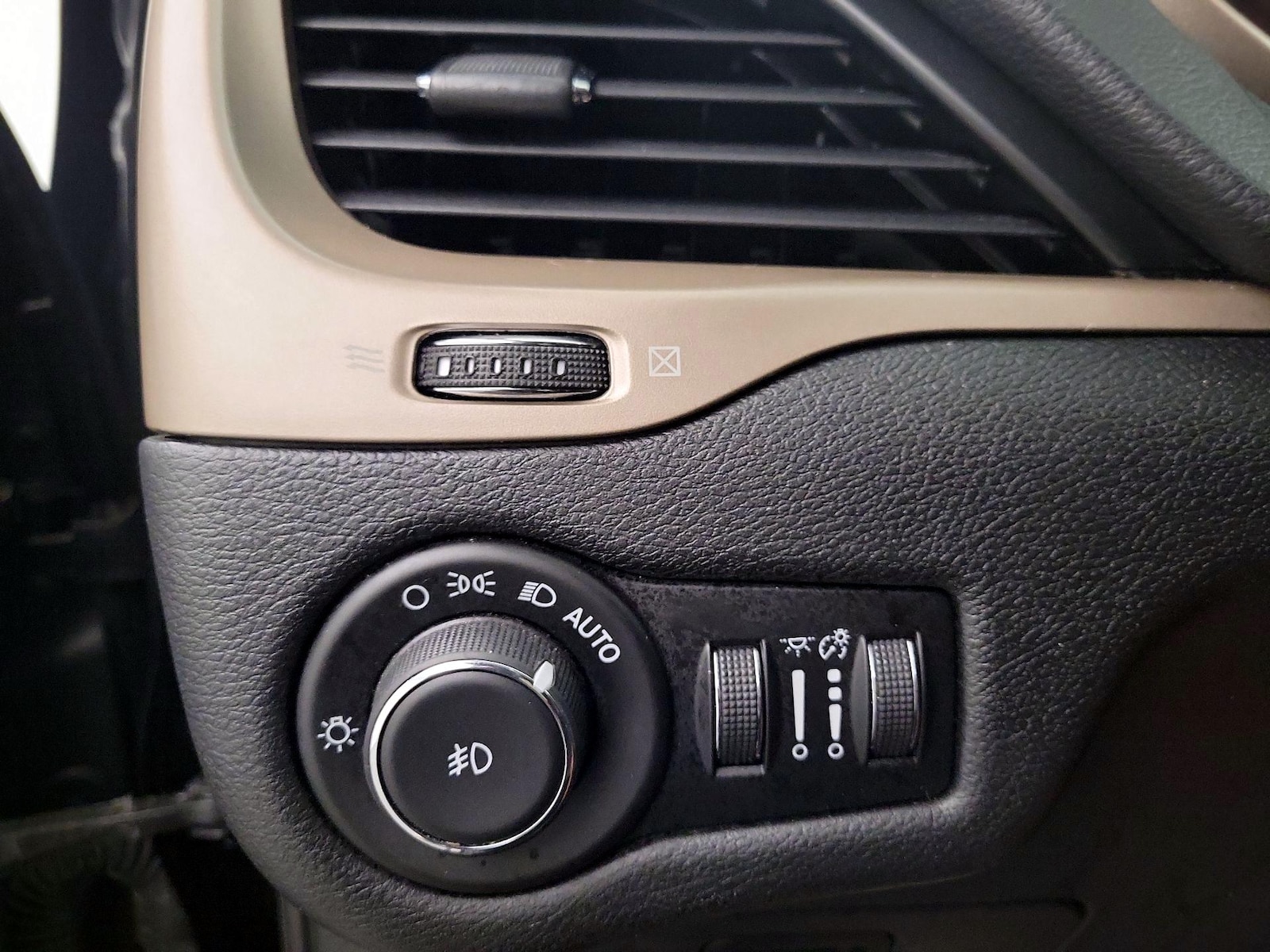2017 Jeep Cherokee Latitude - Photo 14