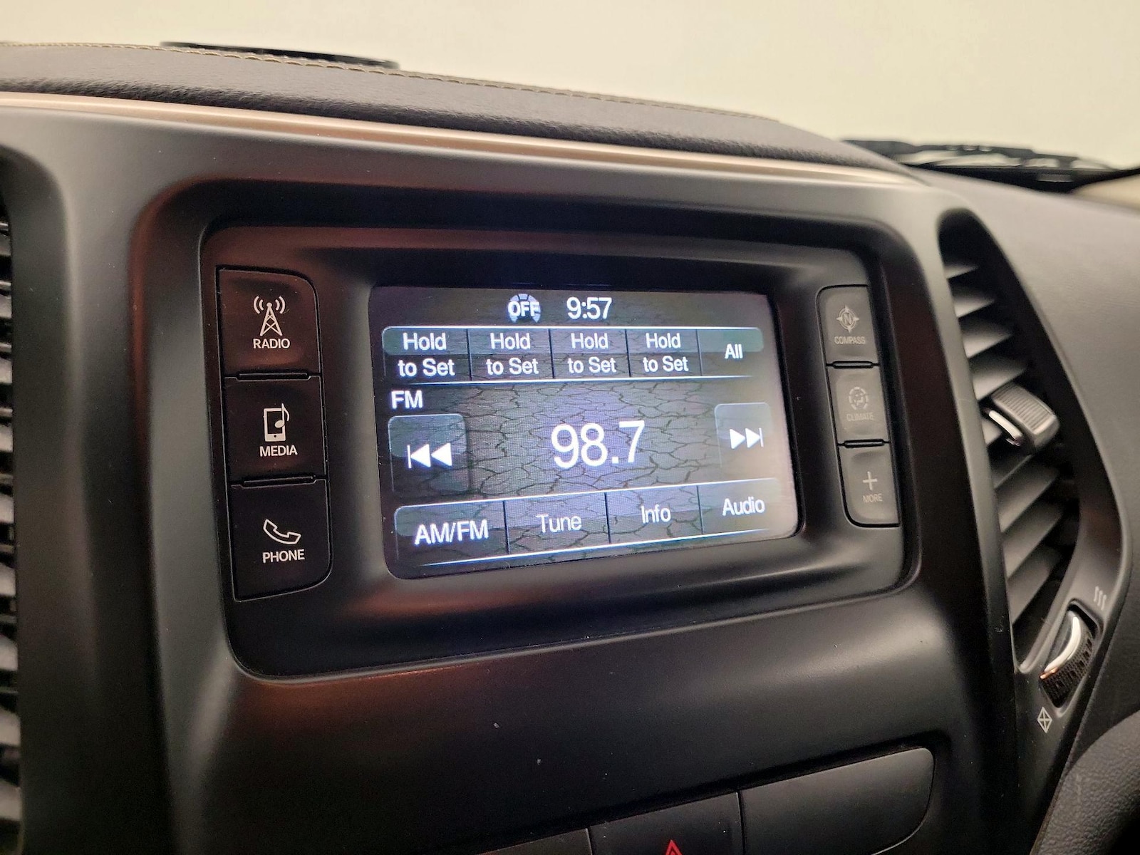 2017 Jeep Cherokee Latitude - Photo 16