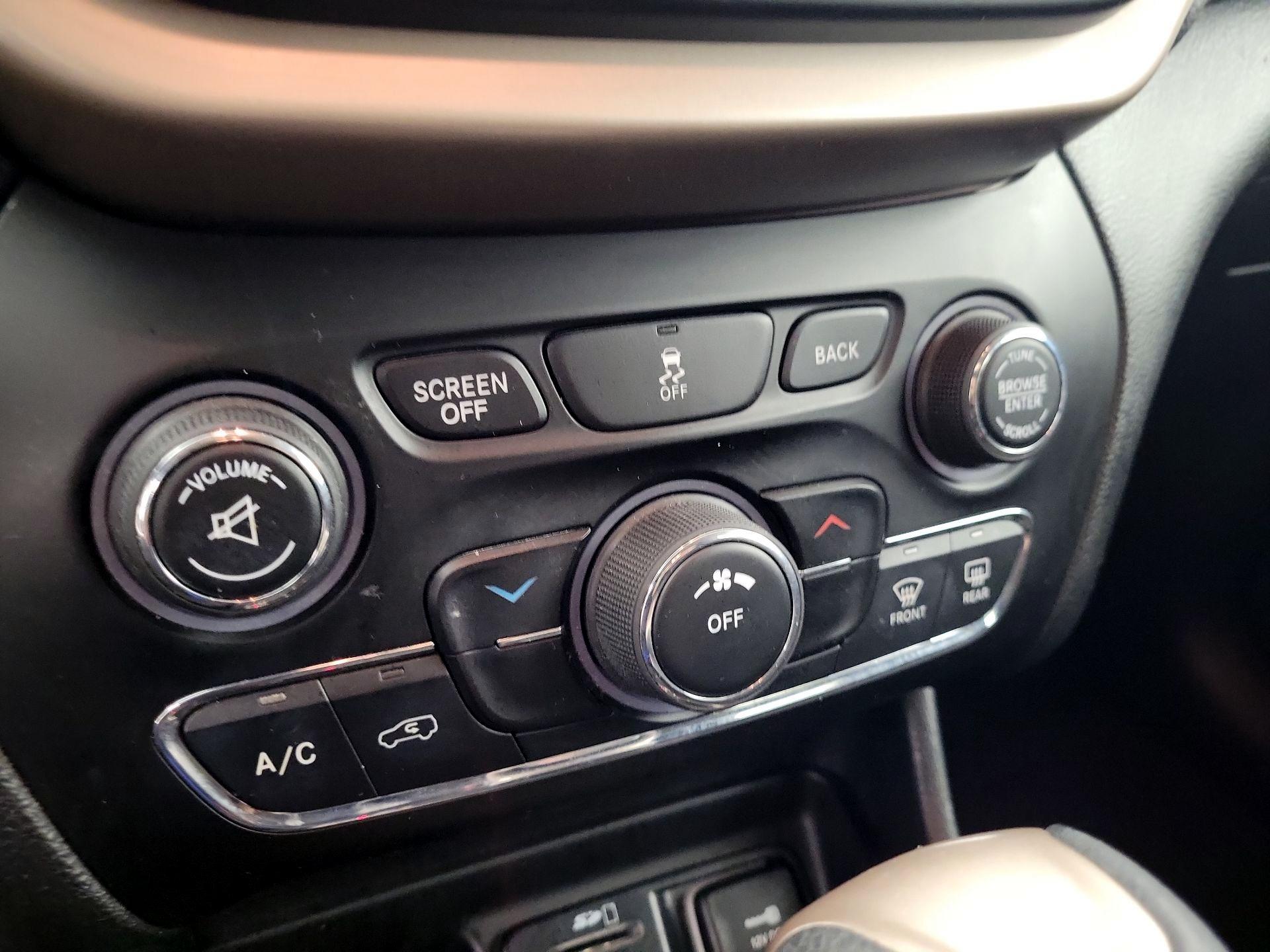 Thumbnail: 2017 Jeep Cherokee - 16