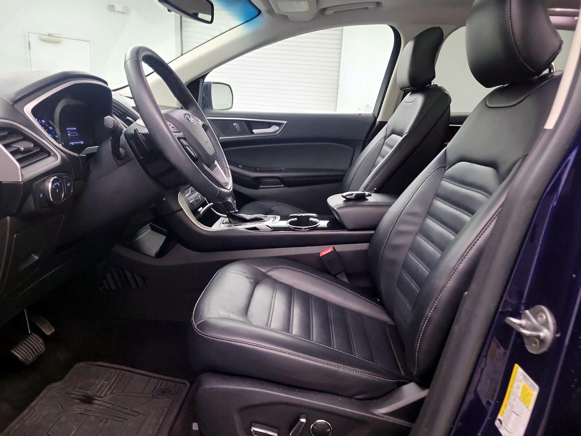 Thumbnail: 2016 Ford Edge - 11