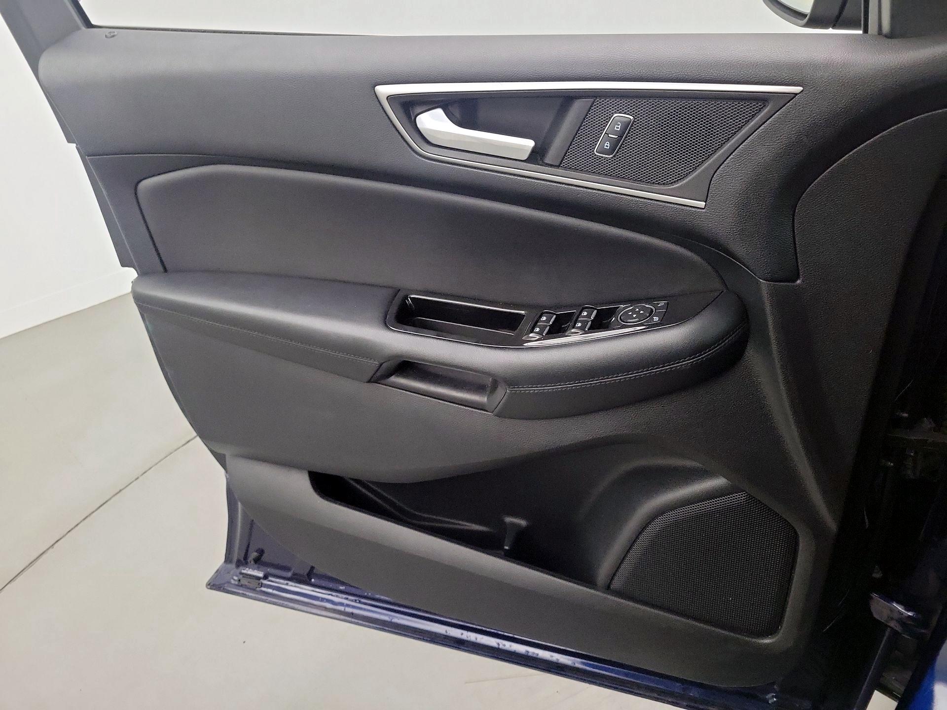 Thumbnail: 2016 Ford Edge - 12
