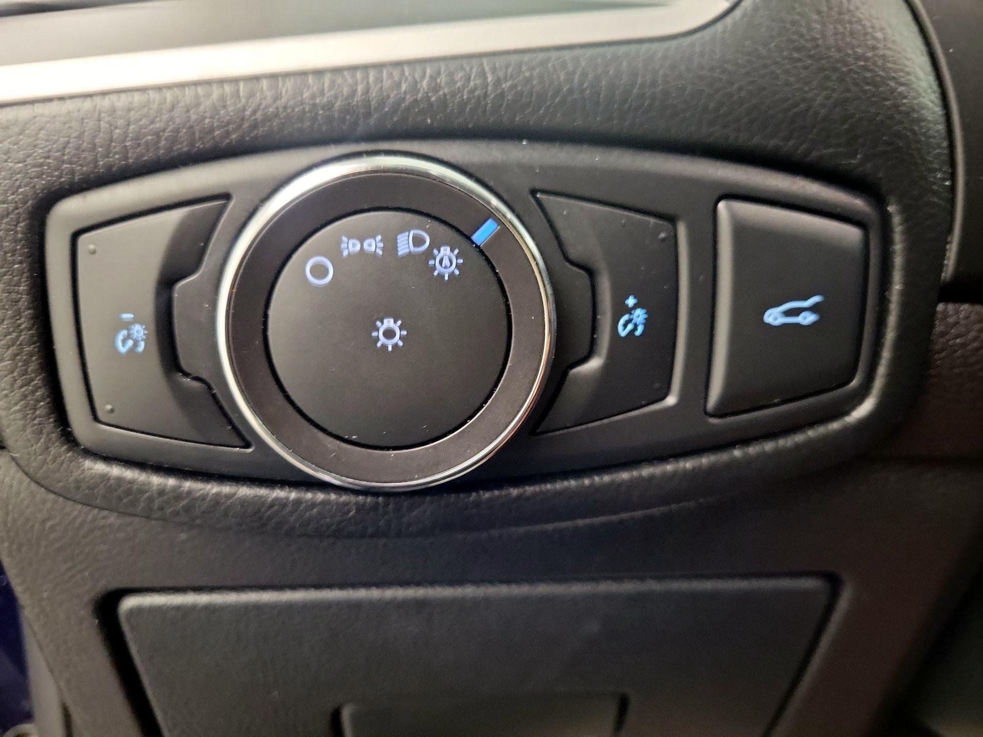 Thumbnail: 2016 Ford Edge - 13