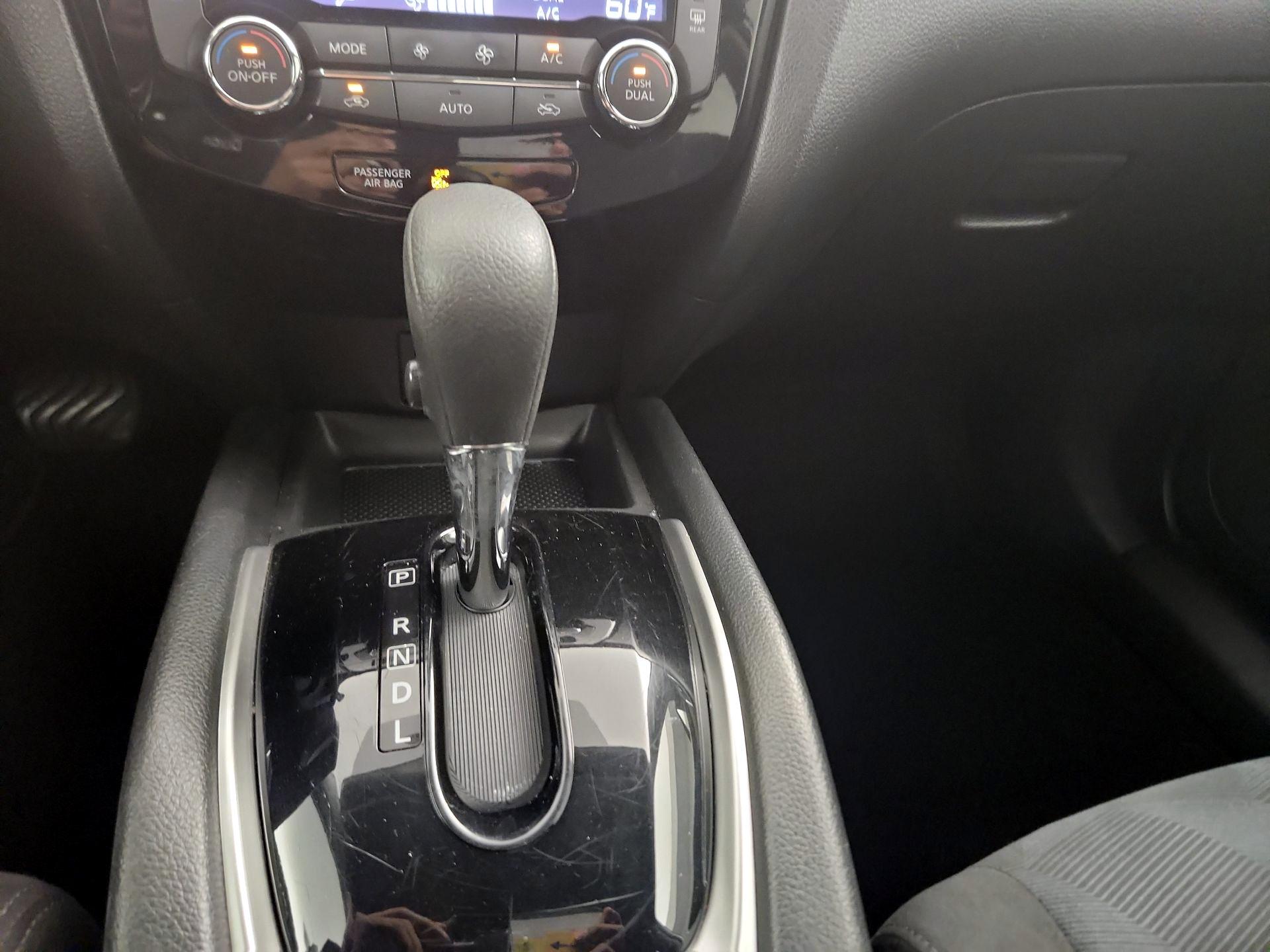 Thumbnail: 2016 Nissan Rogue - 17