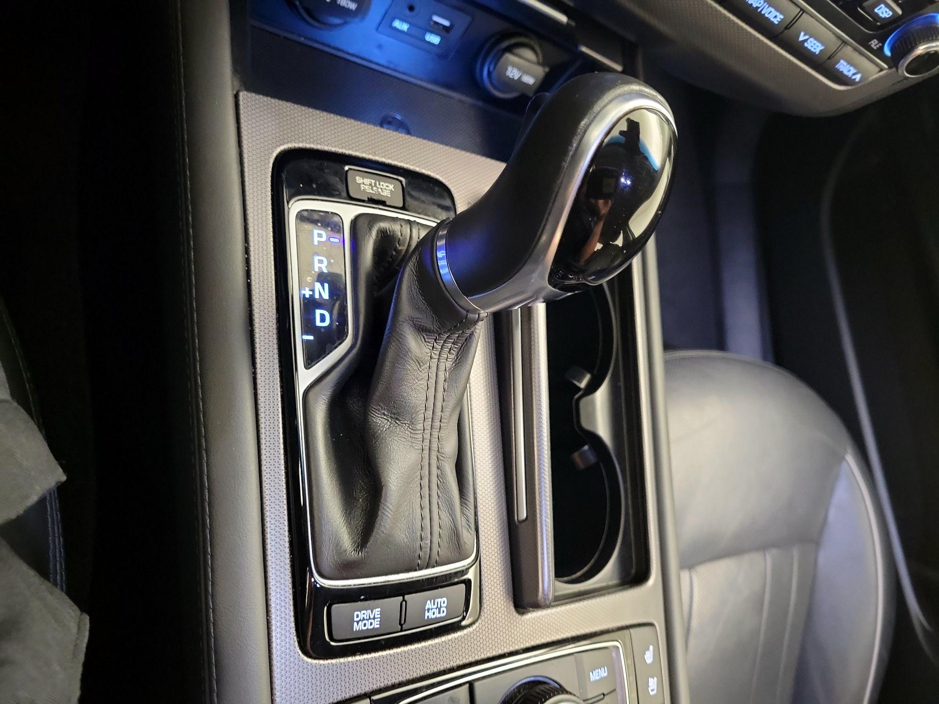 Thumbnail: 2017 Genesis G80 - 18