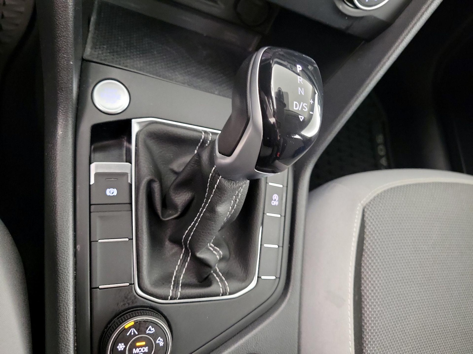 2022 Volkswagen Taos S - Photo 16