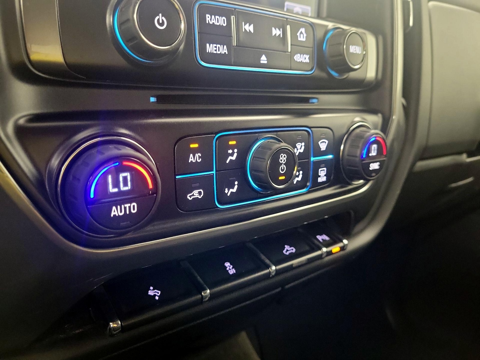 2015 Chevrolet Silverado 1500 LT - Photo 17