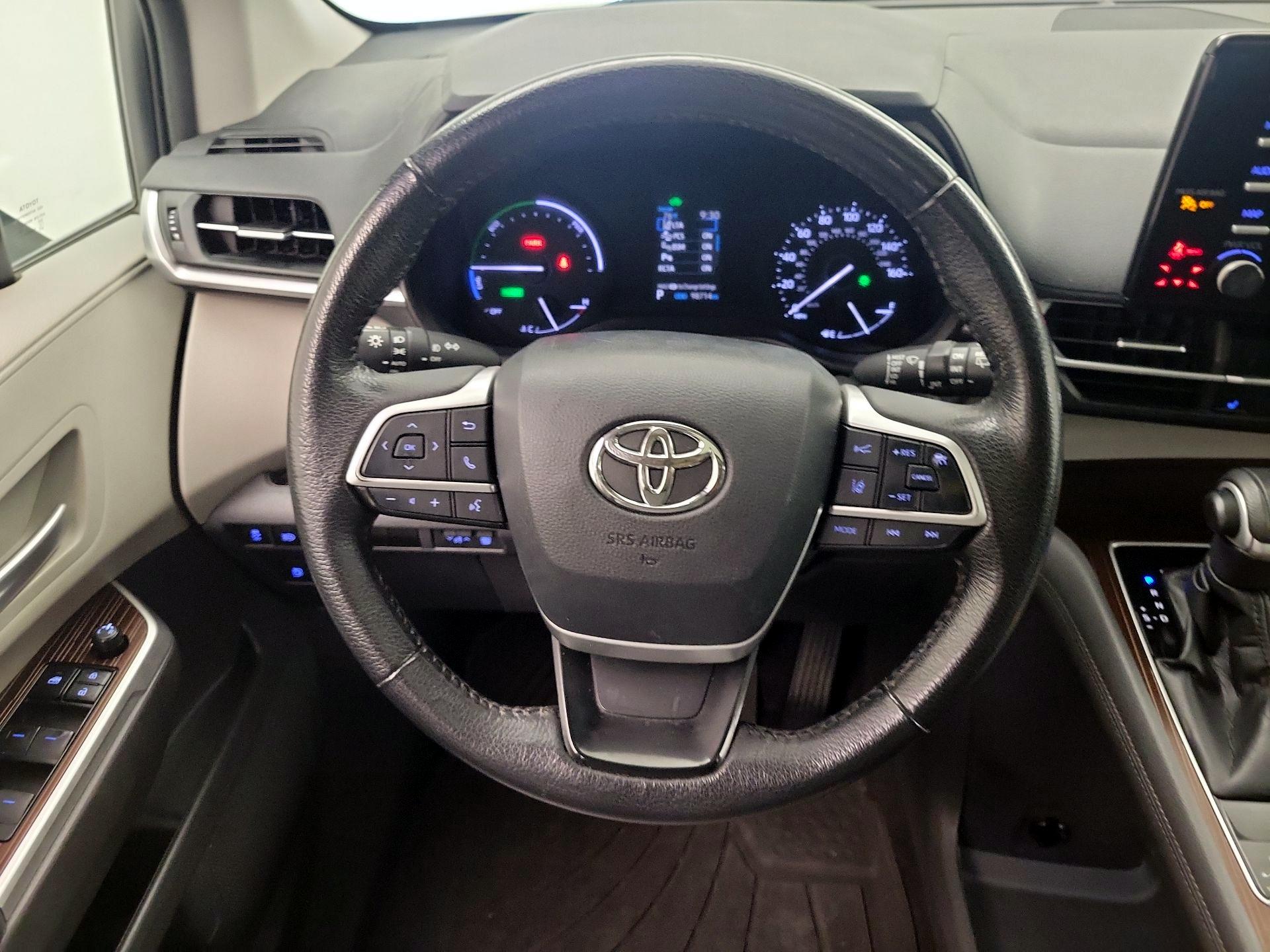 Thumbnail: 2021 Toyota Sienna - 10