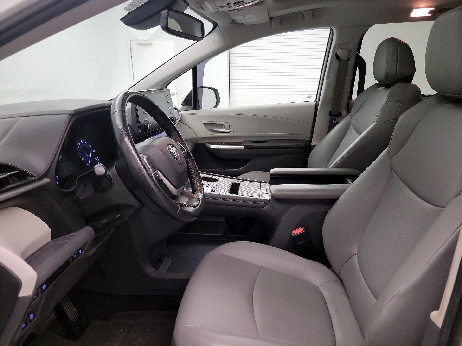 Thumbnail: 2021 Toyota Sienna - 11