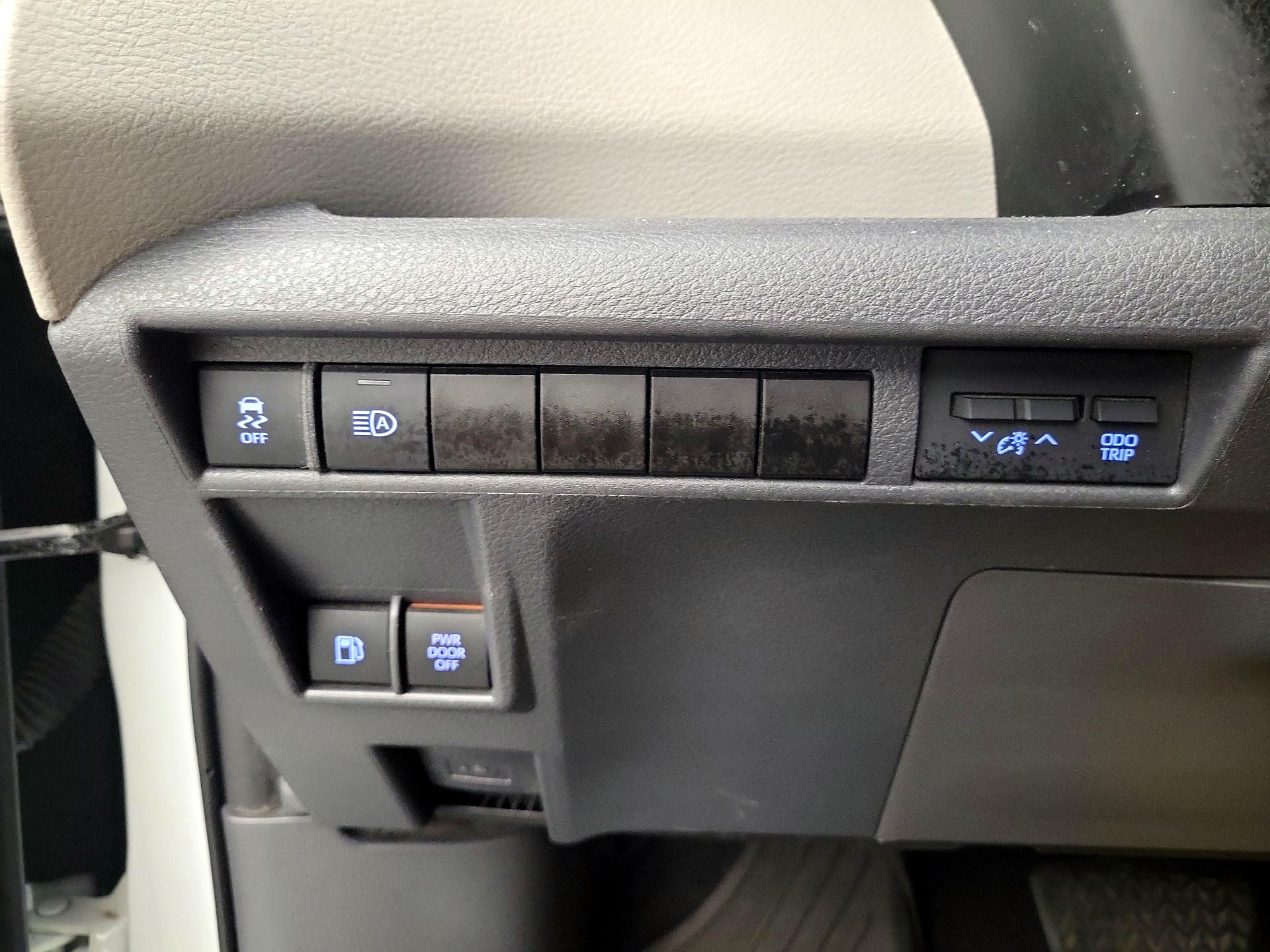 Thumbnail: 2021 Toyota Sienna - 13