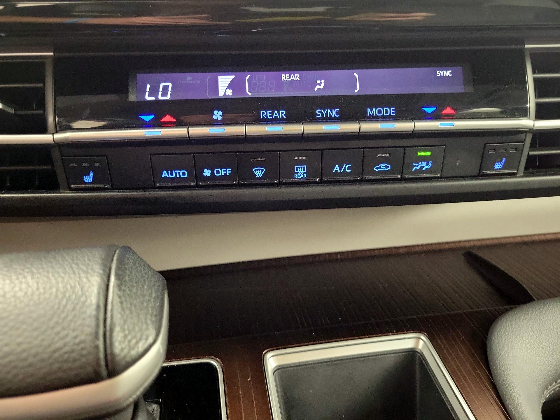 Thumbnail: 2021 Toyota Sienna - 17
