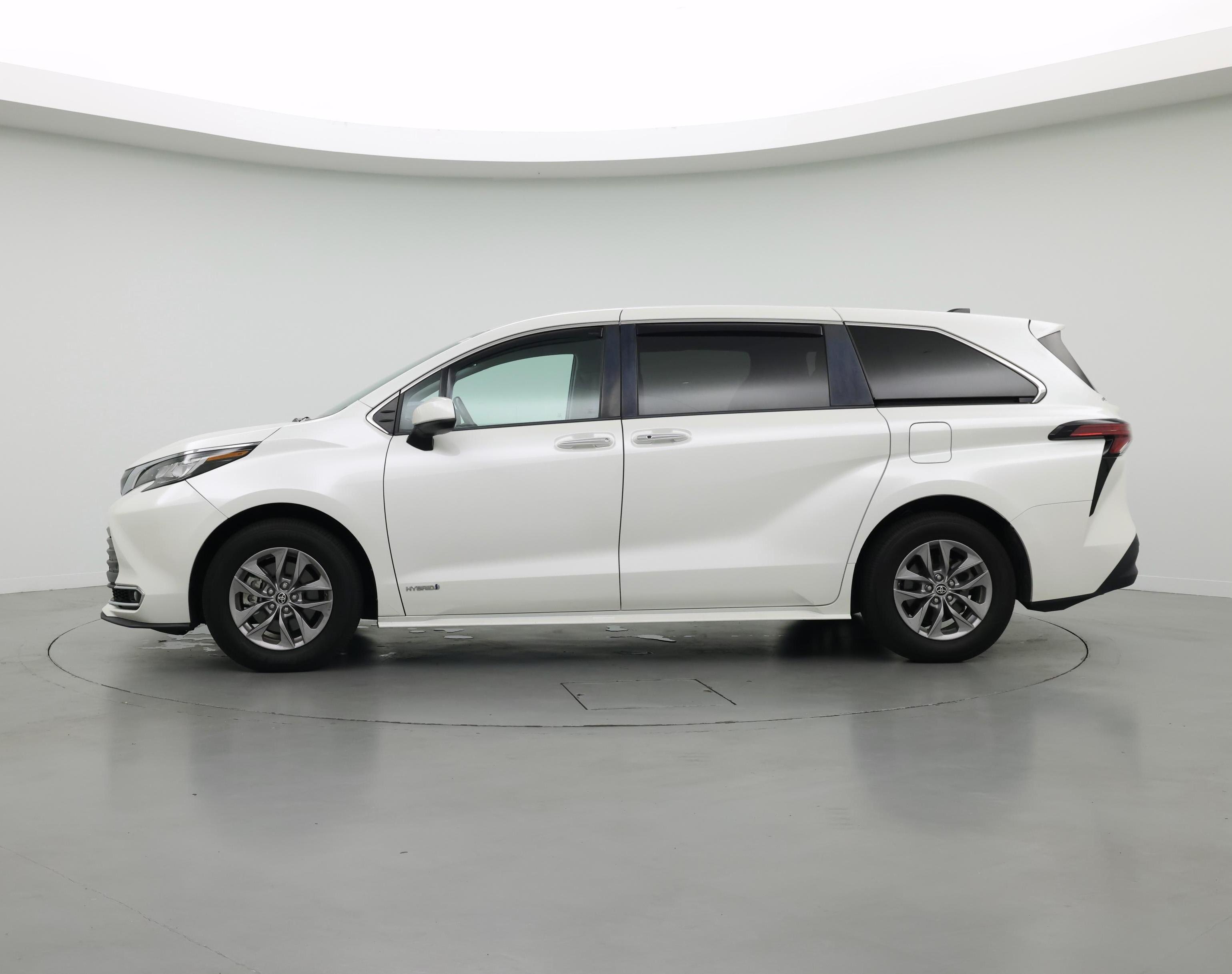 Thumbnail: 2021 Toyota Sienna - 3