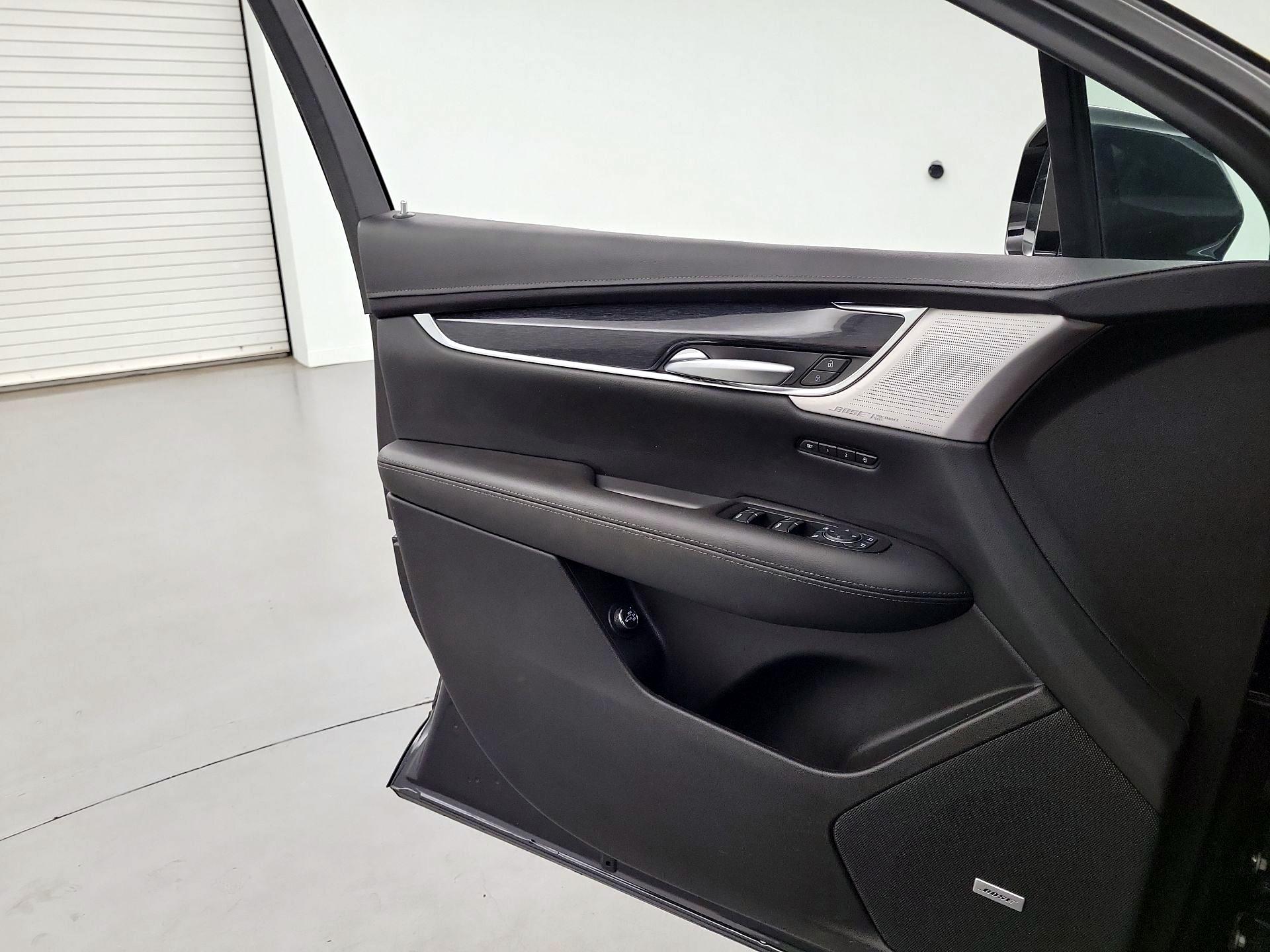Thumbnail: 2022 Cadillac XT5 - 12