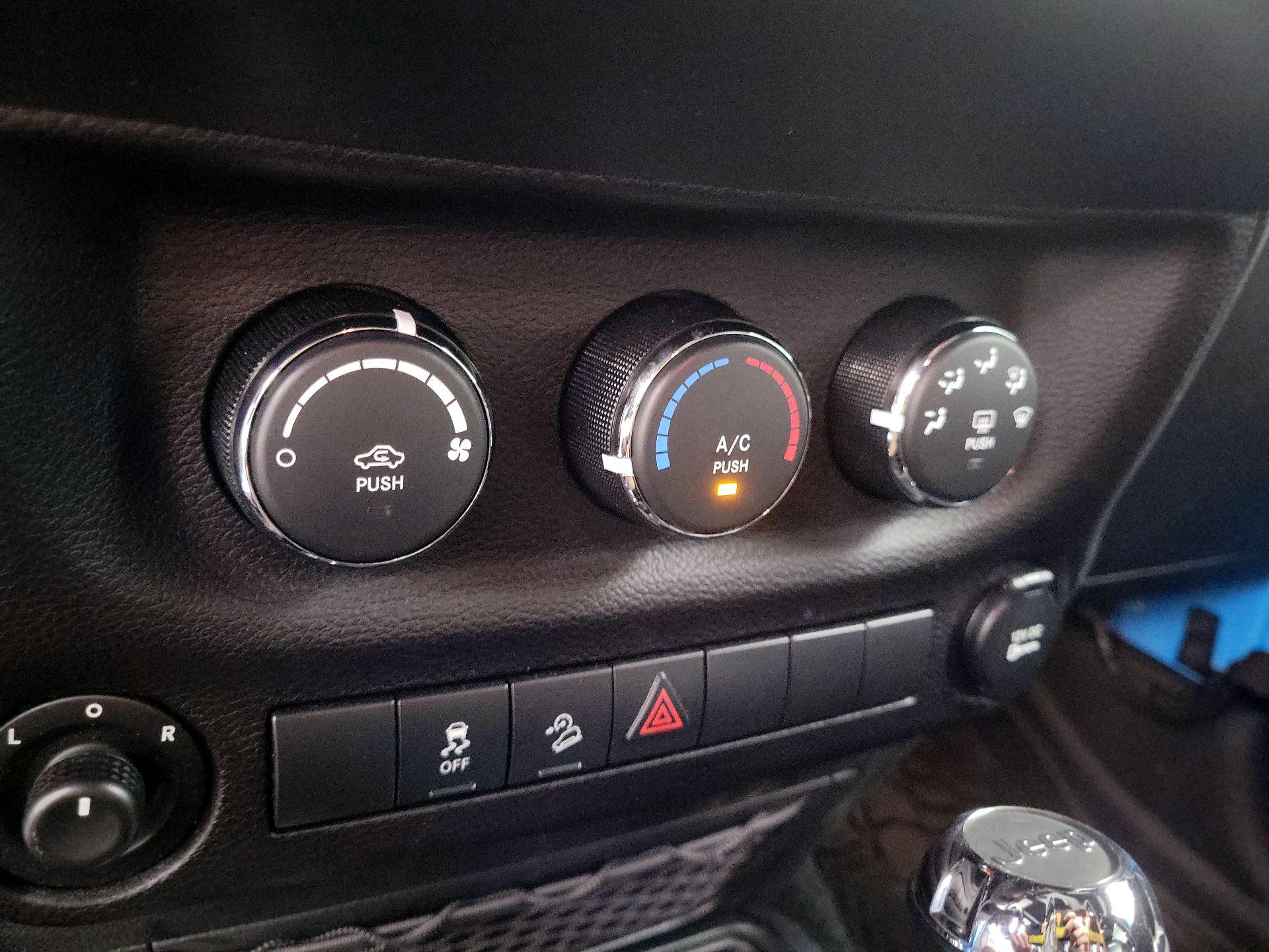 Thumbnail: 2017 Jeep Wrangler - 14