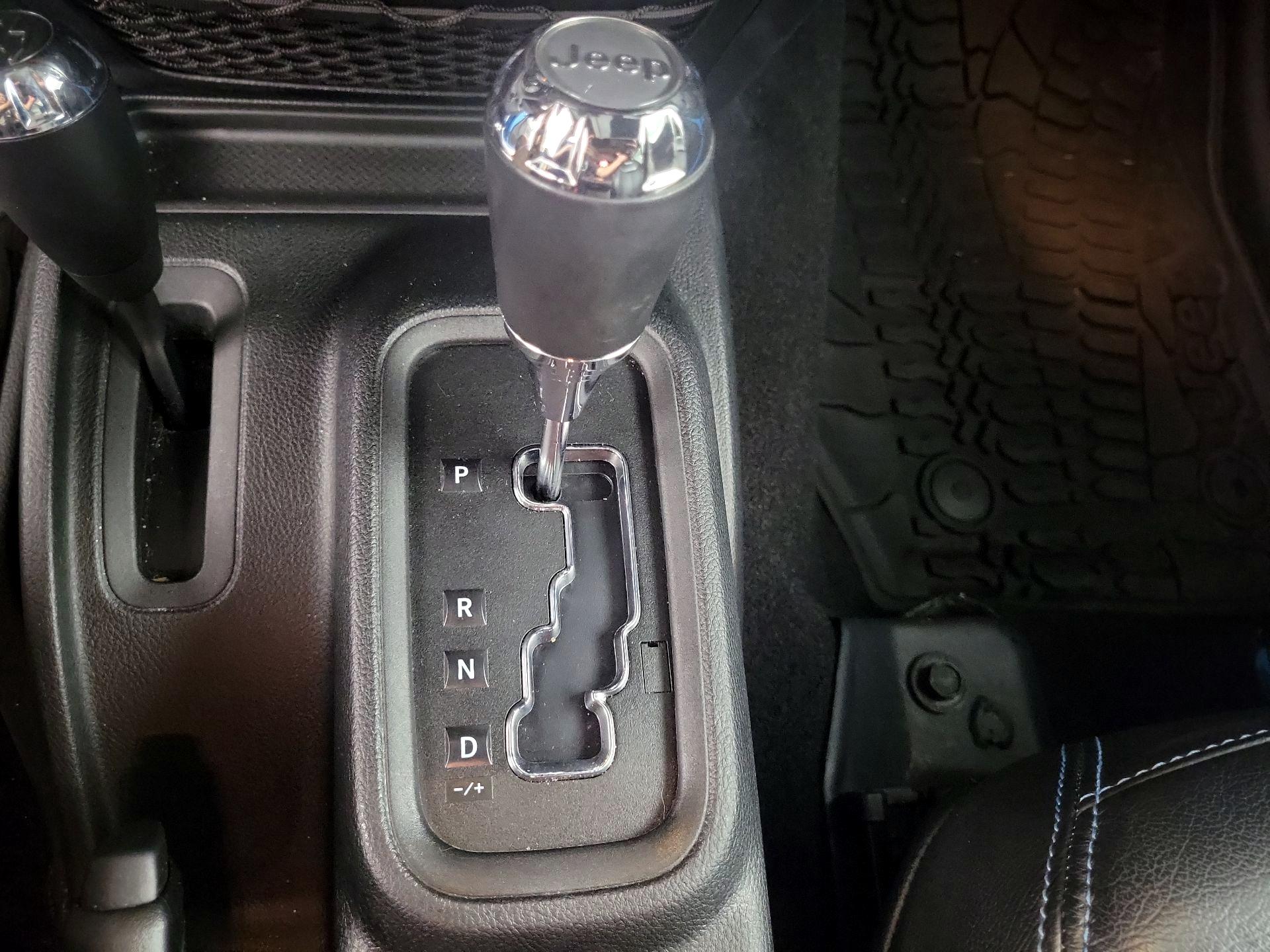 Thumbnail: 2017 Jeep Wrangler - 15