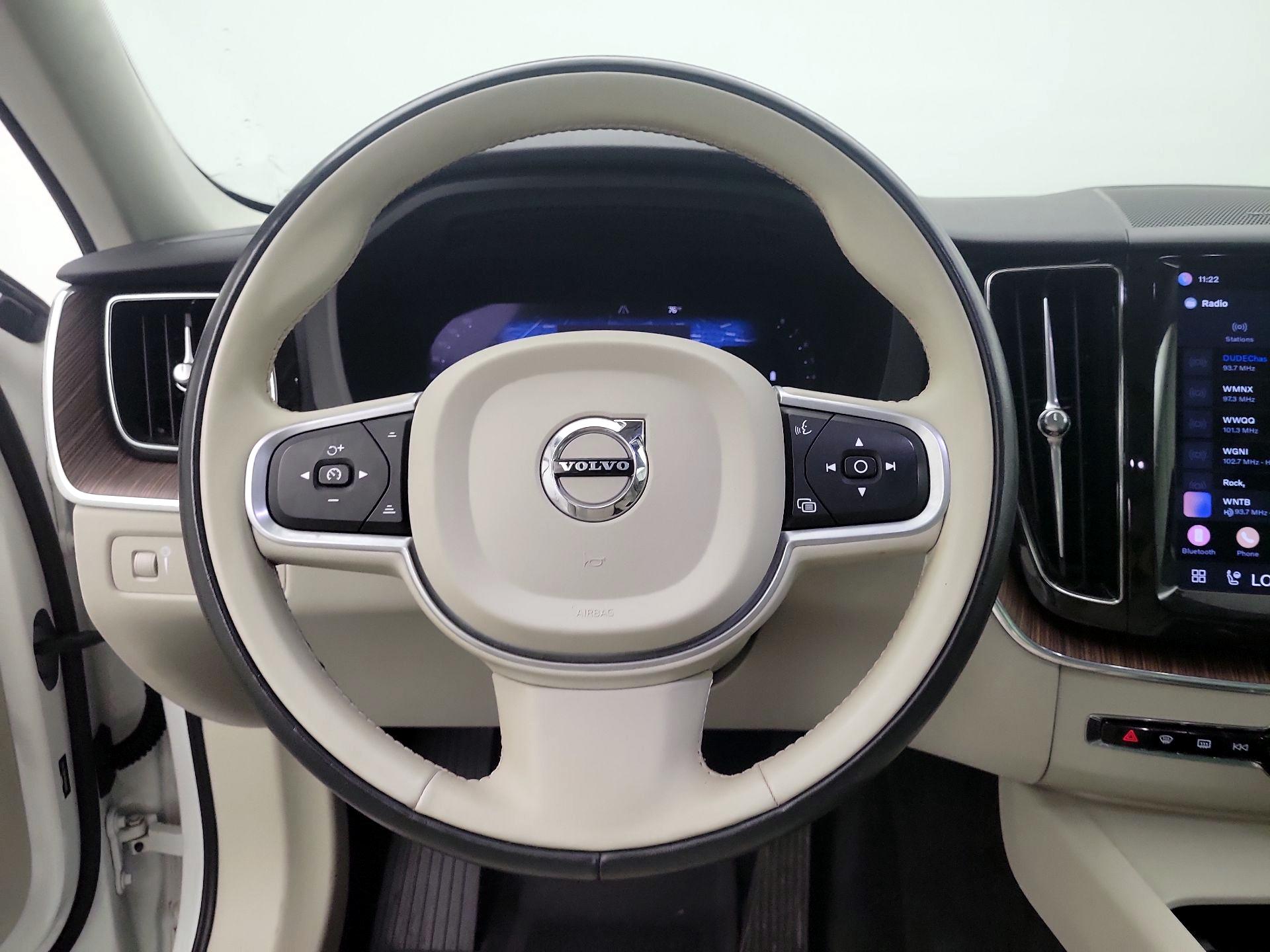 Thumbnail: 2022 Volvo XC60 - 10