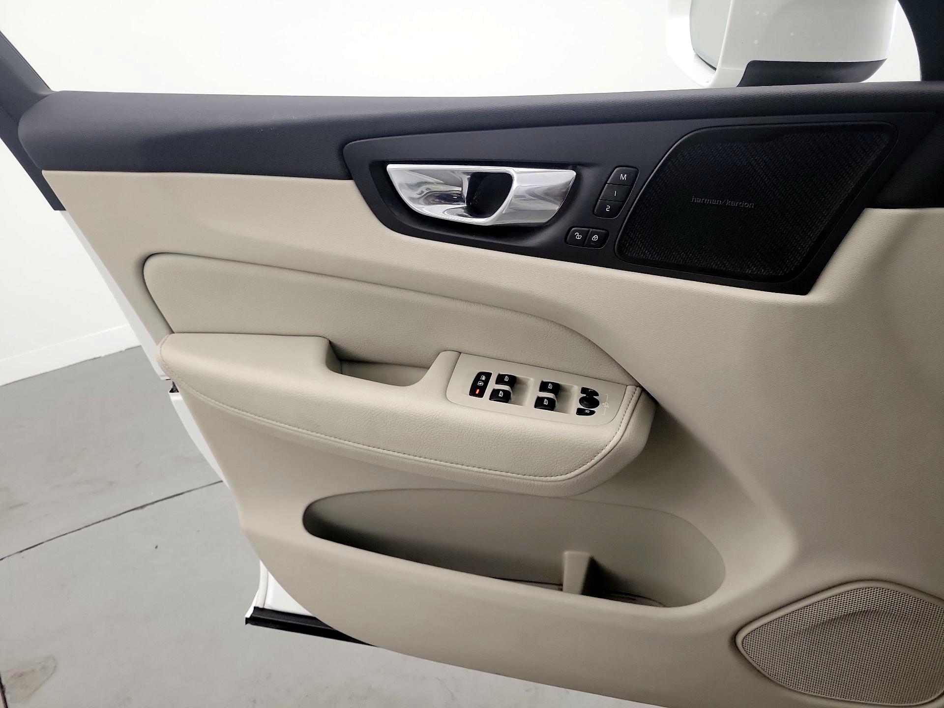 Thumbnail: 2022 Volvo XC60 - 12
