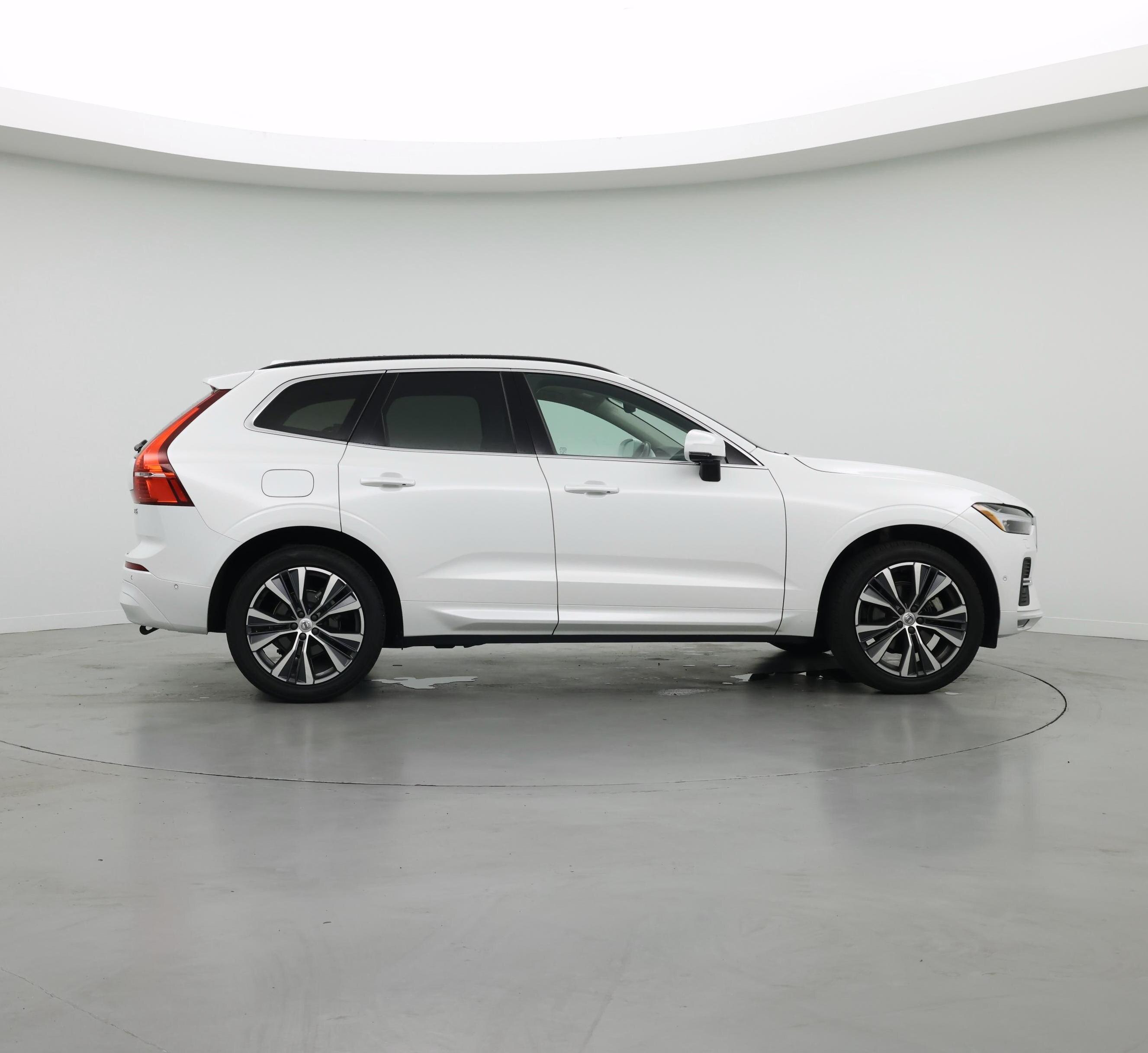 Thumbnail: 2022 Volvo XC60 - 7