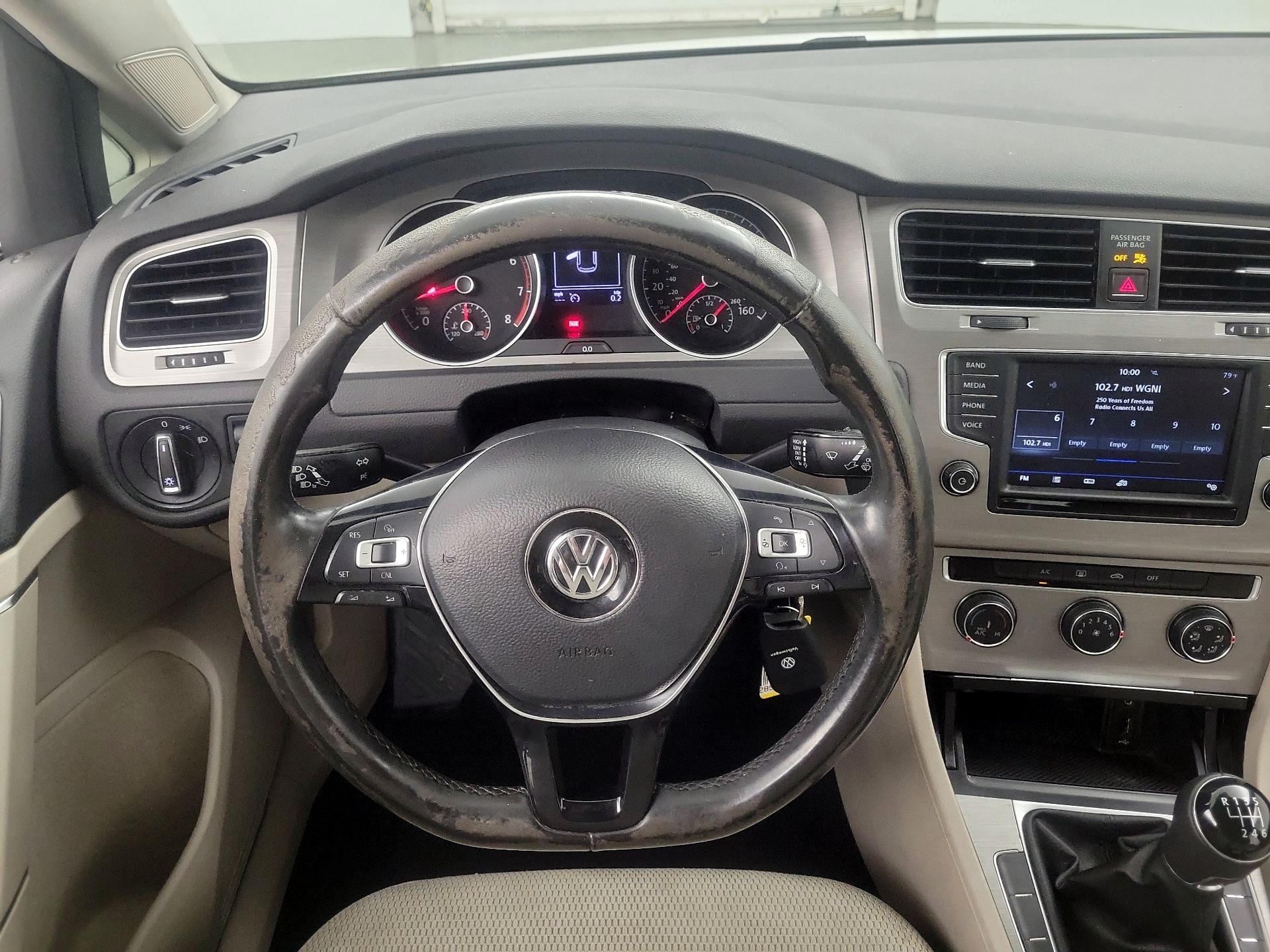 Thumbnail: 2017 Volkswagen Golf - 10