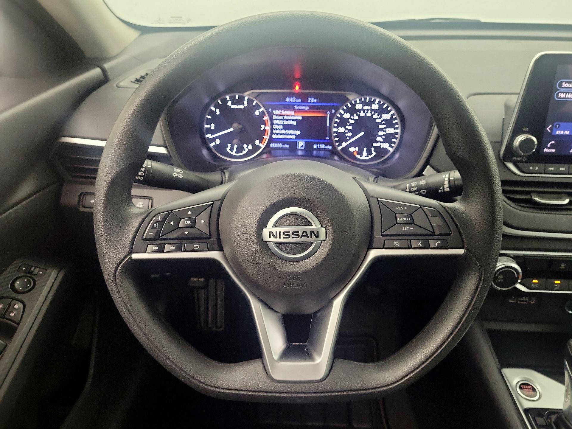 Thumbnail: 2020 Nissan Altima - 10